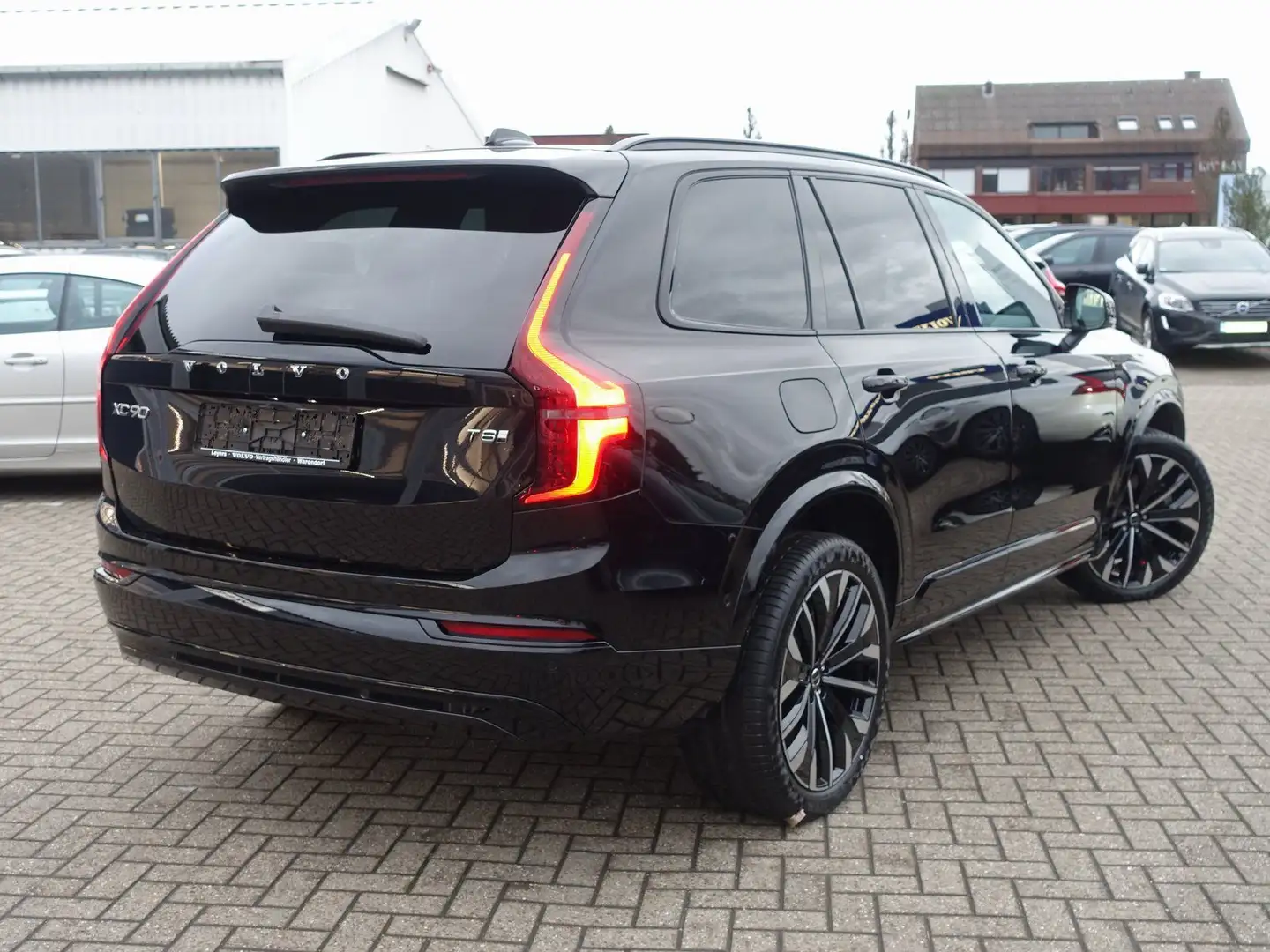 Volvo XC90 Plus Dark T8 AWD Plug-in /Pano/360°/H&K Schwarz - 2