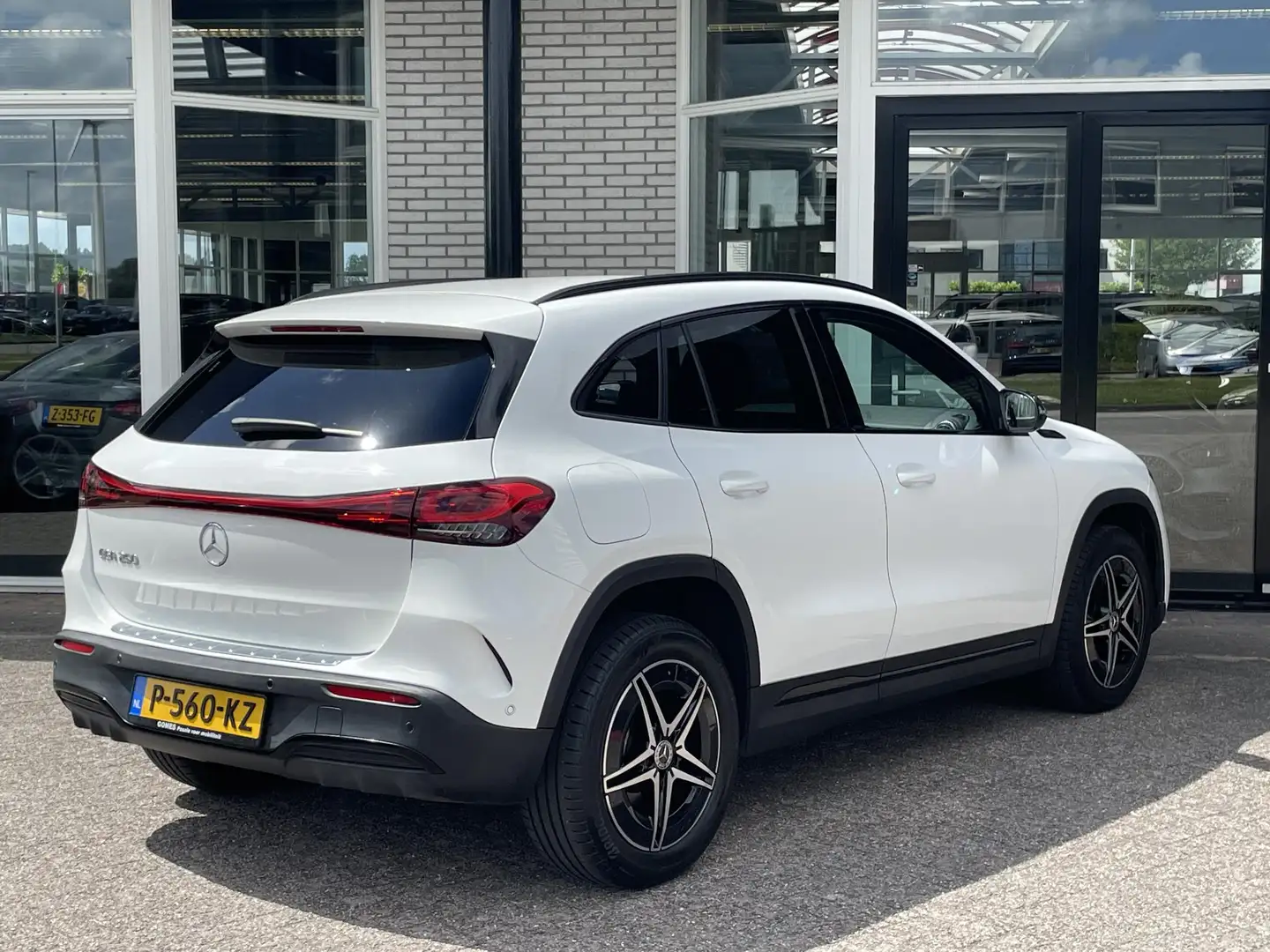 Mercedes-Benz EQA 250 Business Solution AMG 67 kWh | Navi | Cruise Contr Wit - 2