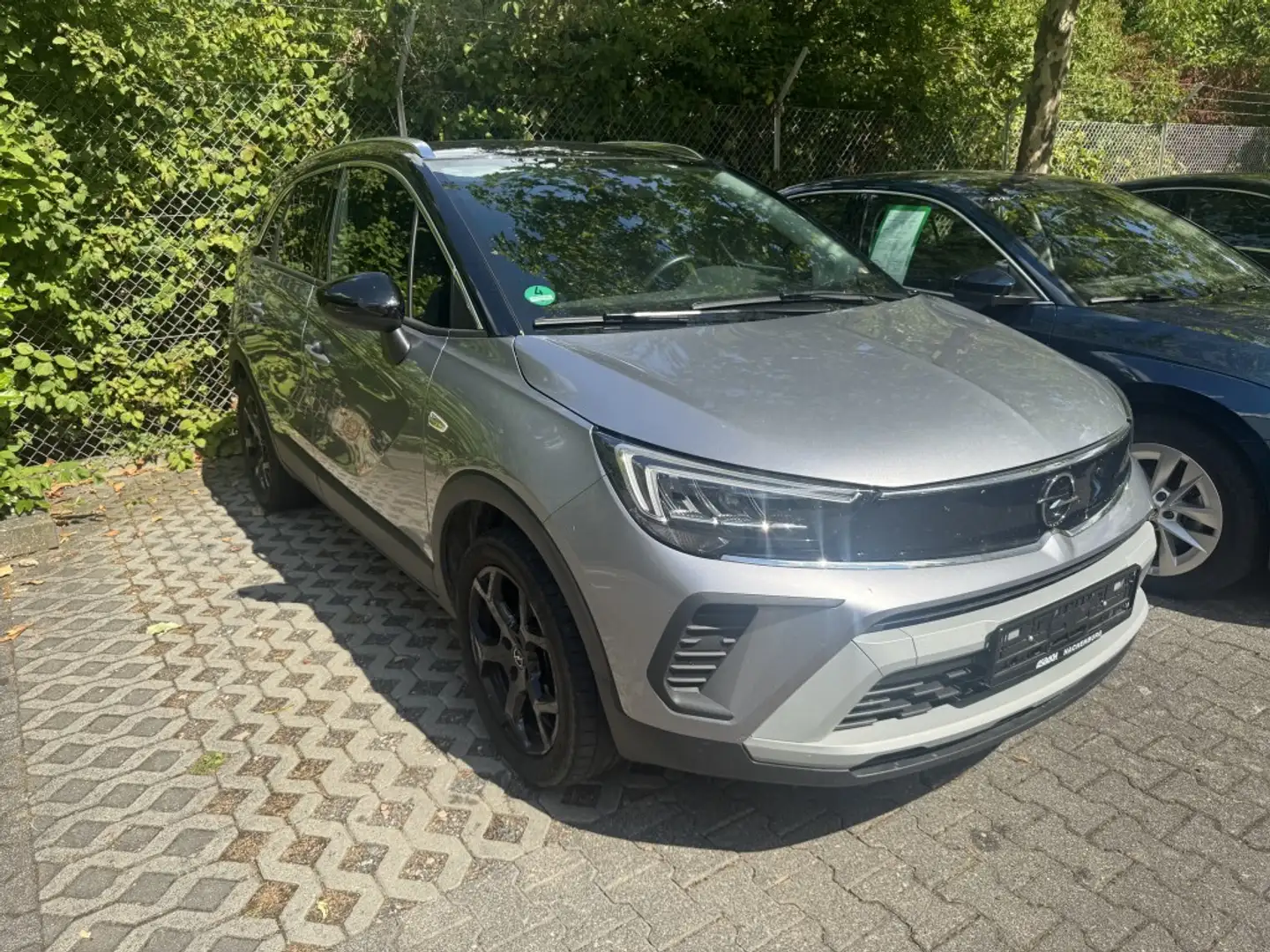 Opel Crossland 1.2 AT*Elegance*Navi*RKam*Le Shz*AGR Grau - 2