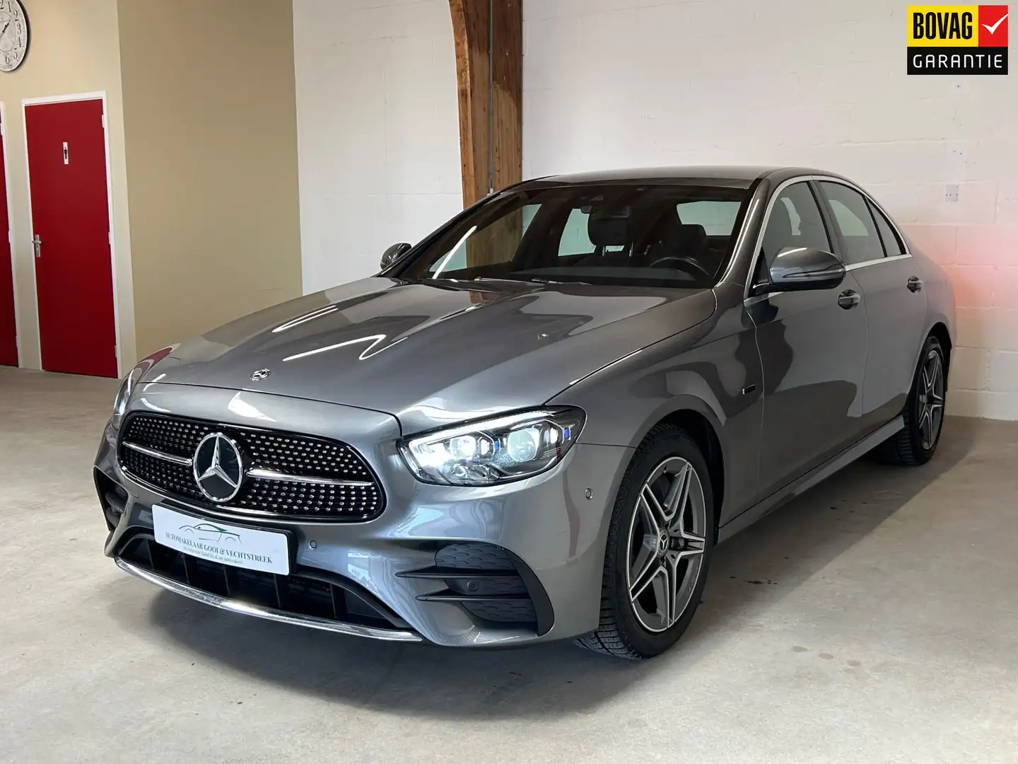 Mercedes-Benz E 300 e AMG Line - Multibeam - Camera - Dealer onderhoud Gris - 1