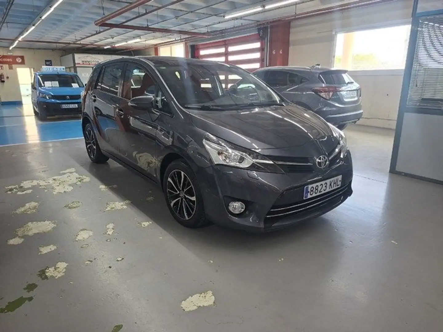 Toyota Verso 130 Advance 7pl. Gris - 2