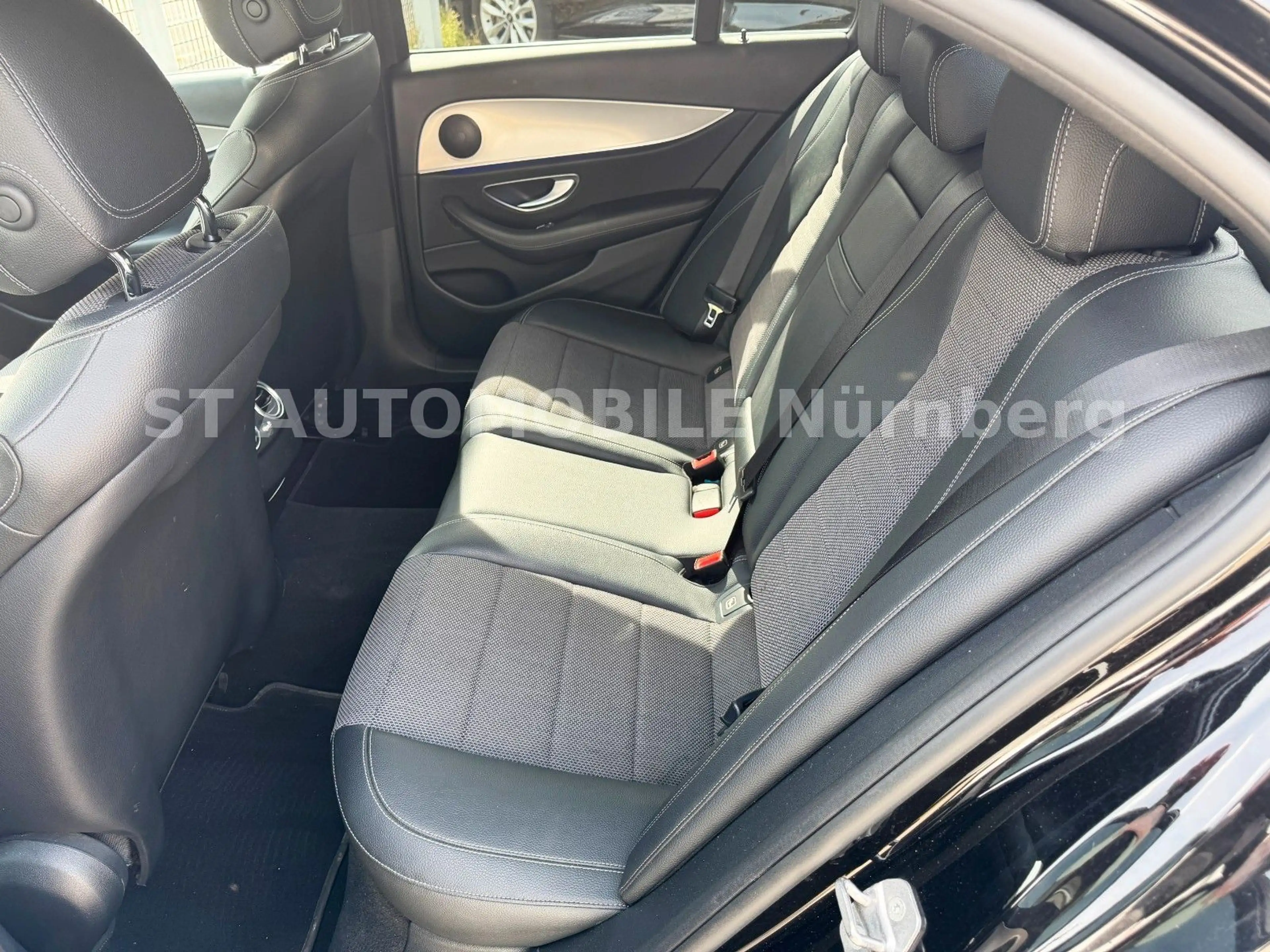Mercedes-Benz E 350 d Lim. AMG Avantgarde*STANDHZG* — photo 12