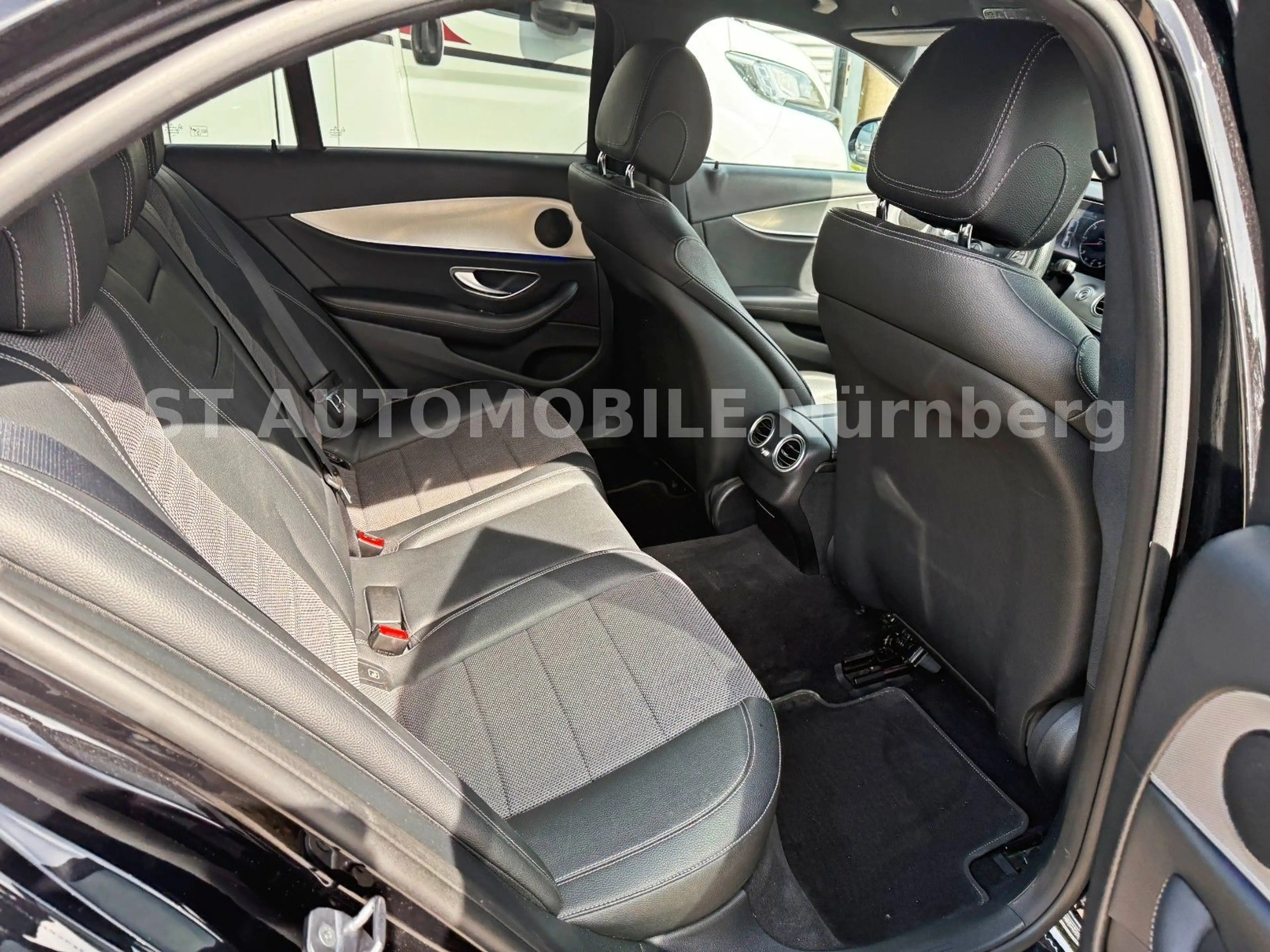 Mercedes-Benz E 350 d Lim. AMG Avantgarde*STANDHZG* — photo 9