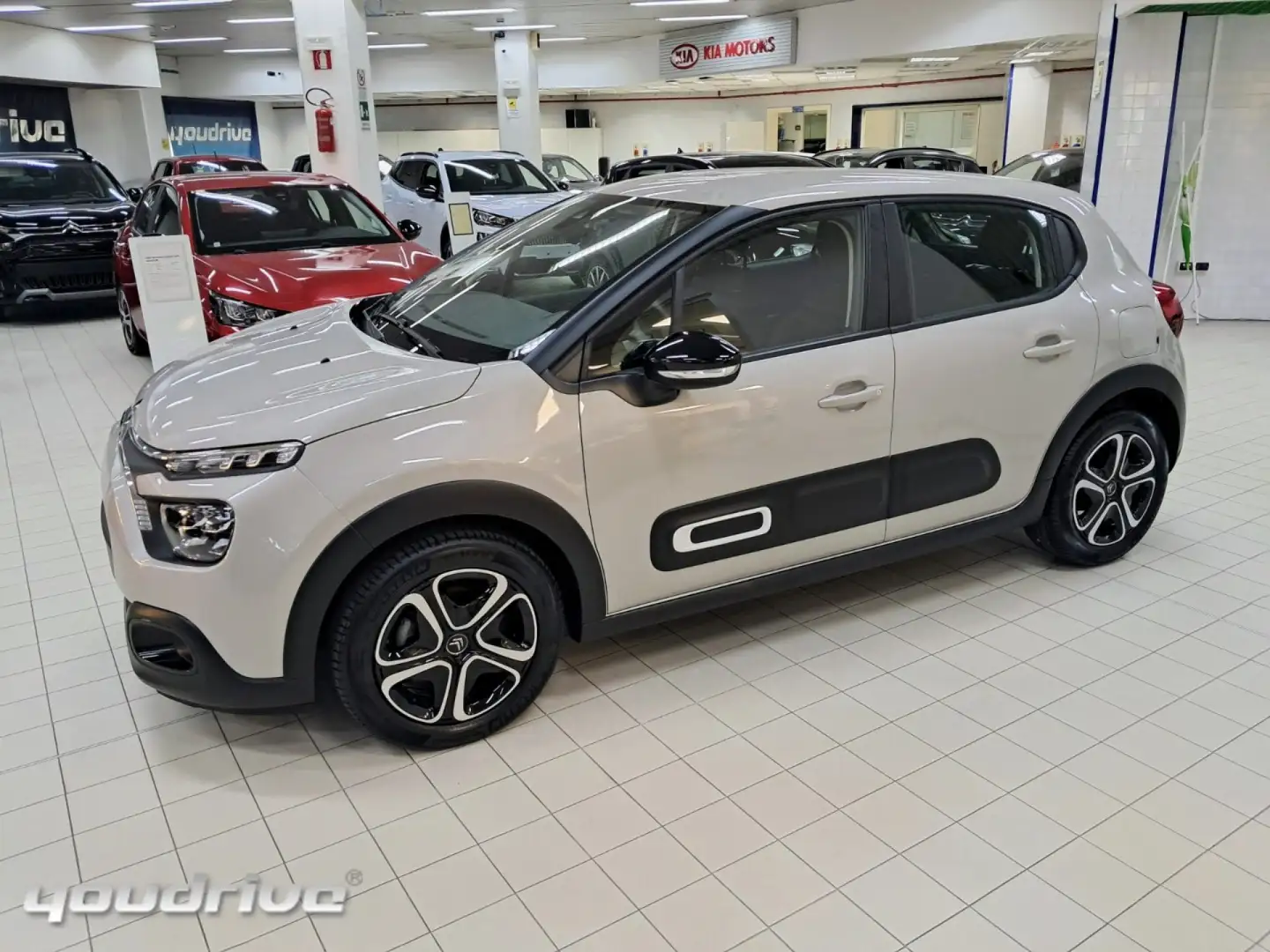 Citroen C3 PureTech 83 S&S Plus KM 4.700 Beige - 2