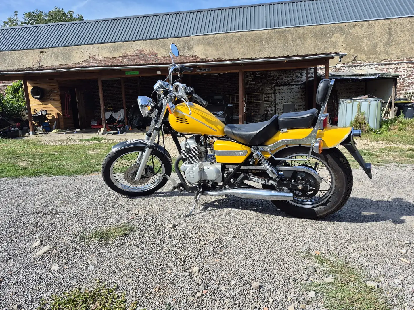 Honda CB 125 Yellow - 2