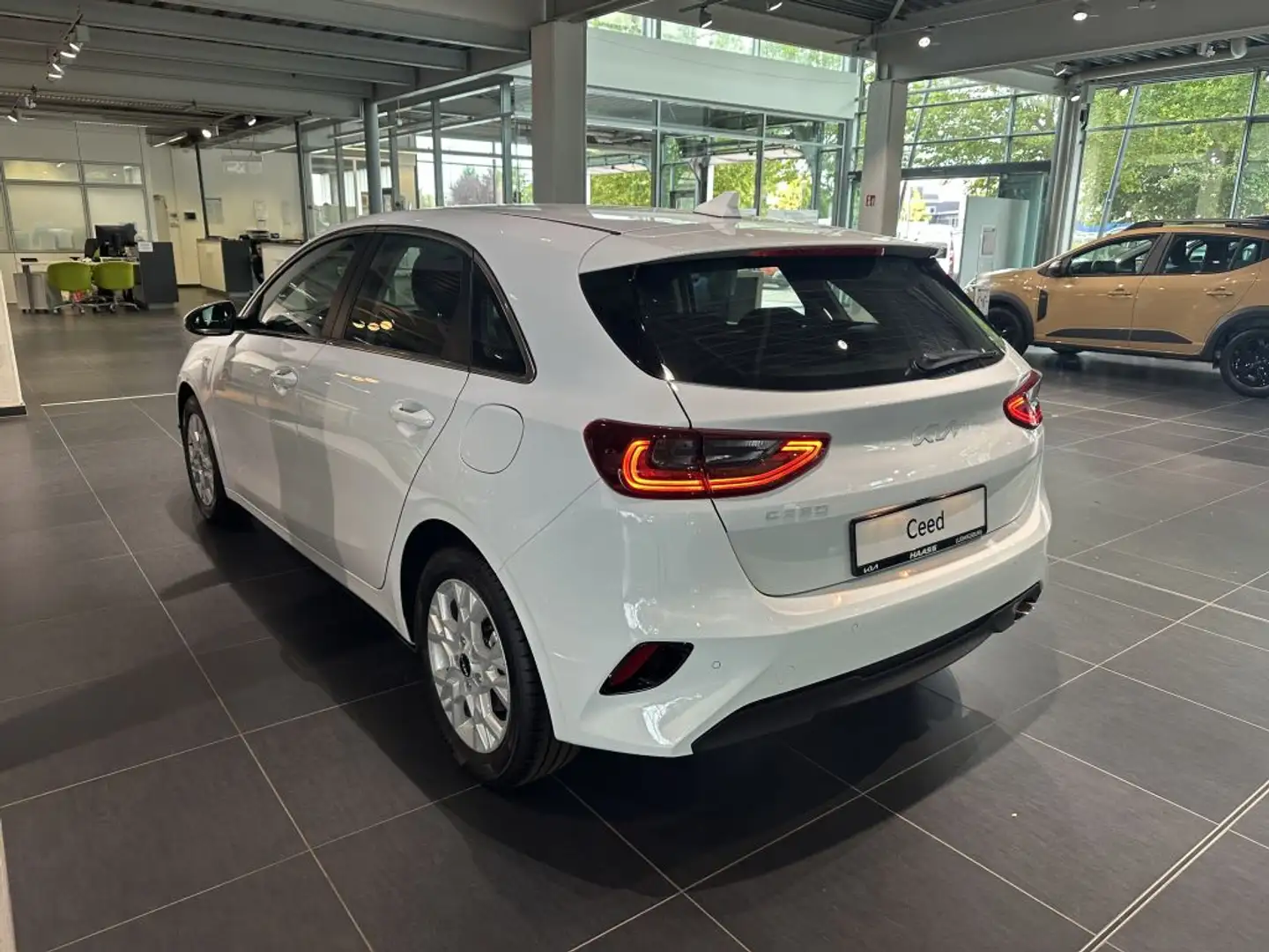 Kia Ceed / cee'd 1.0 T-GDI 100 OPF Vision (CD) Weiß - 2