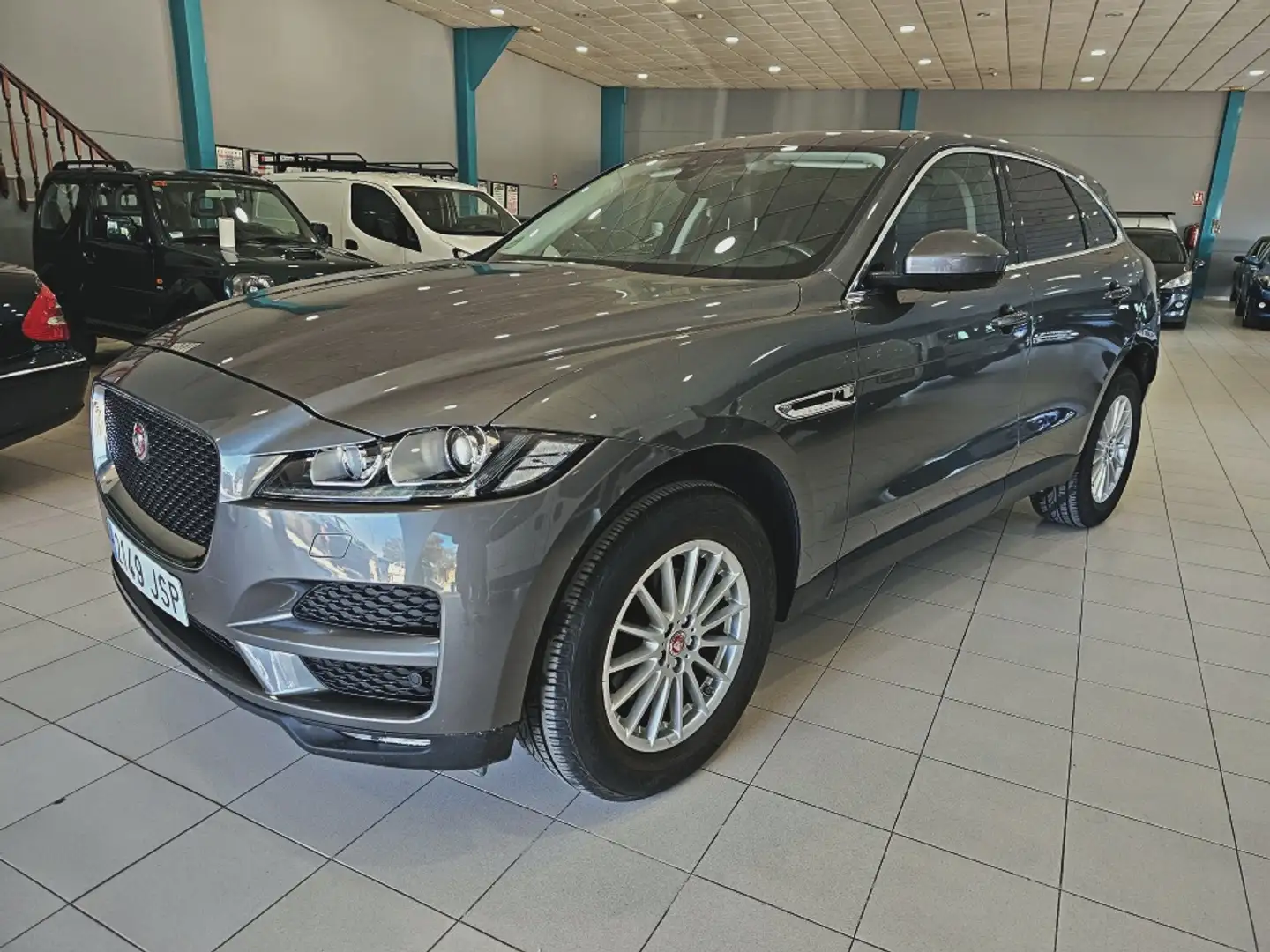 Jaguar F-Pace 2.0i4D Pure AWD 180 Gris - 1