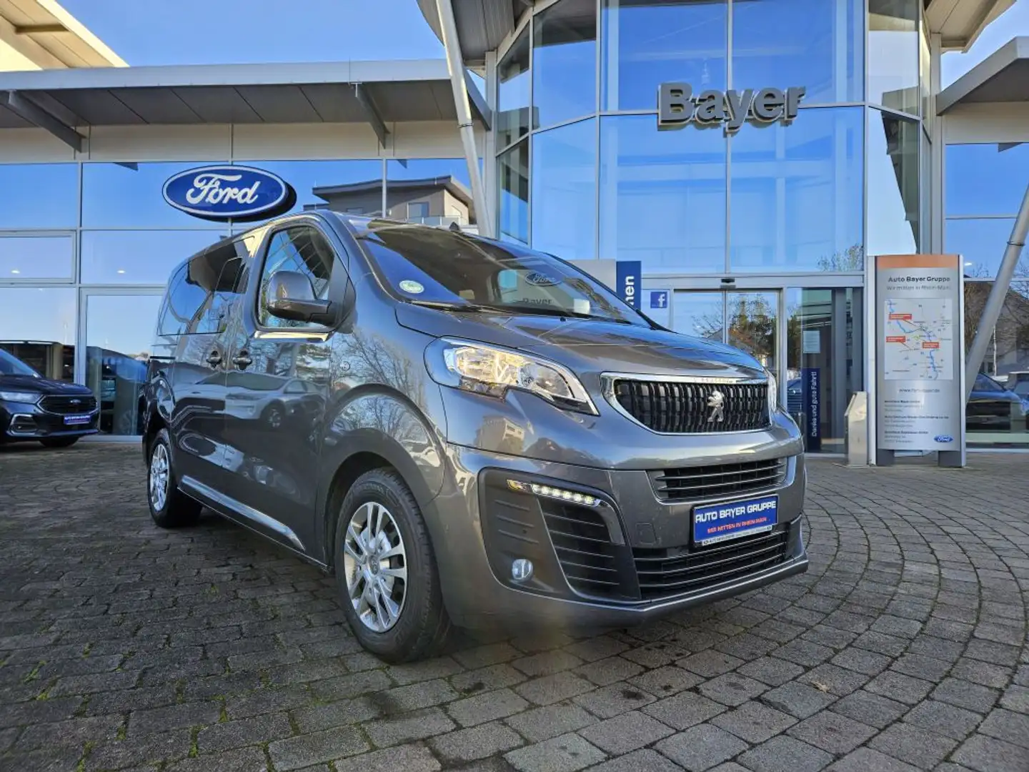 Peugeot Traveller L1 2.0 BlueHDi 150 Business Grau - 1