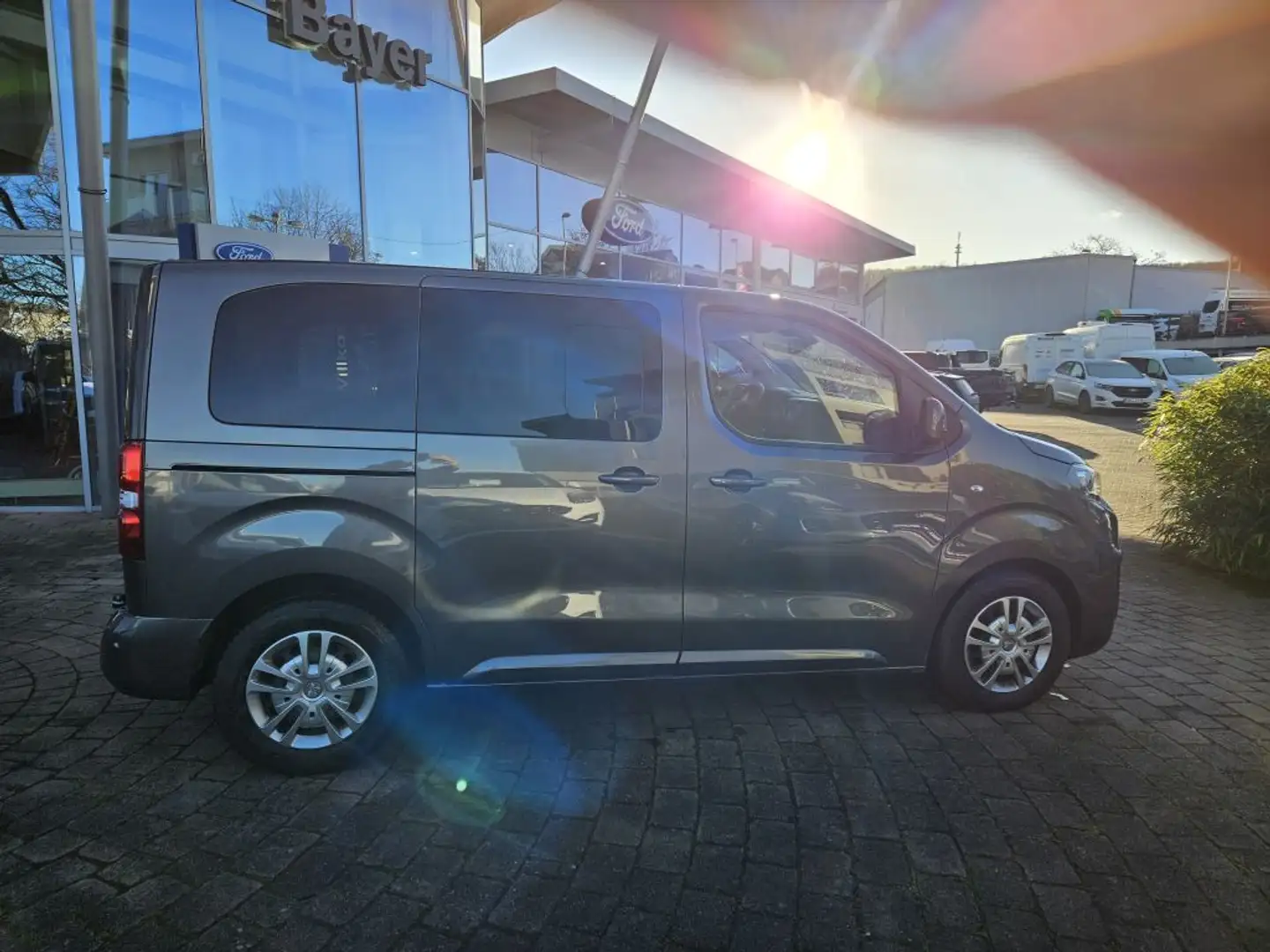 Peugeot Traveller L1 2.0 BlueHDi 150 Business Grijs - 2