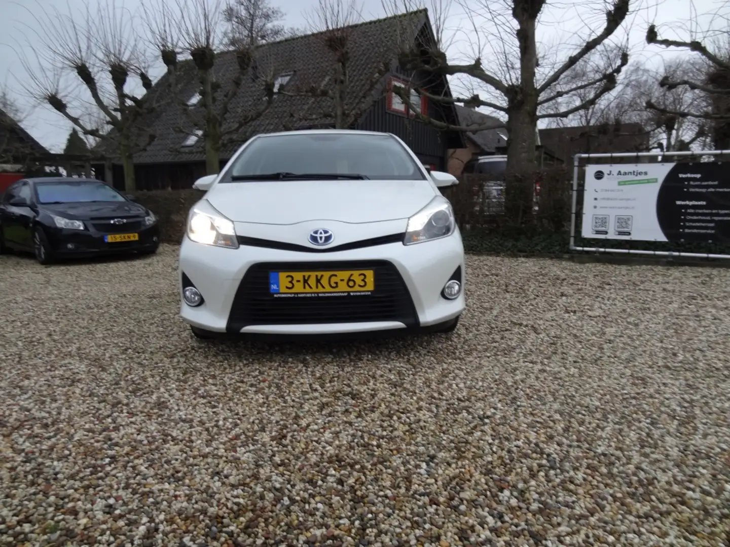 Toyota Yaris 1.5 Full Hybrid Dynamic Wit - 2