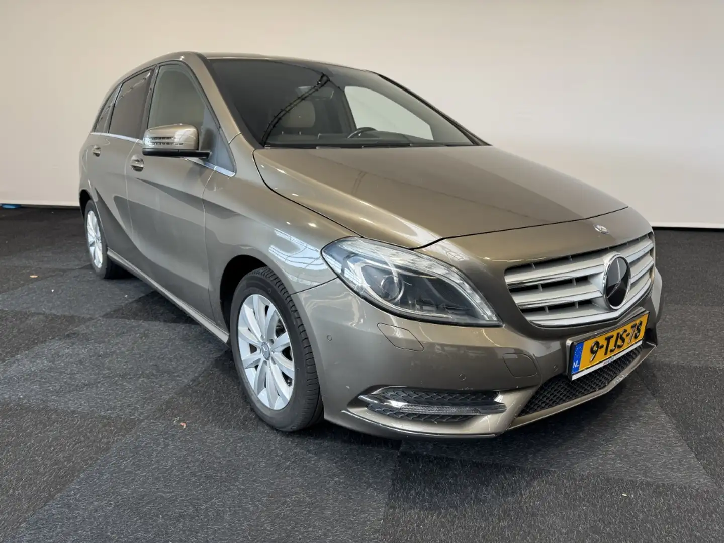 Mercedes-Benz B 180 Ambition Leer Automaat Grijs - 1