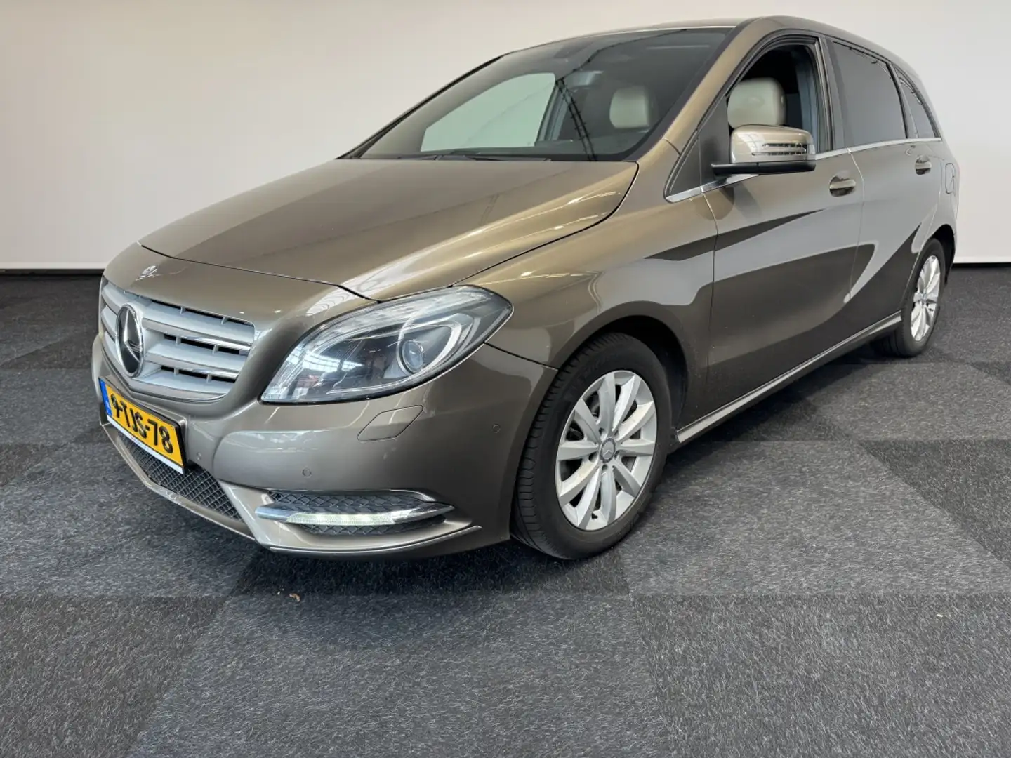 Mercedes-Benz B 180 Ambition Leer Automaat Grijs - 2
