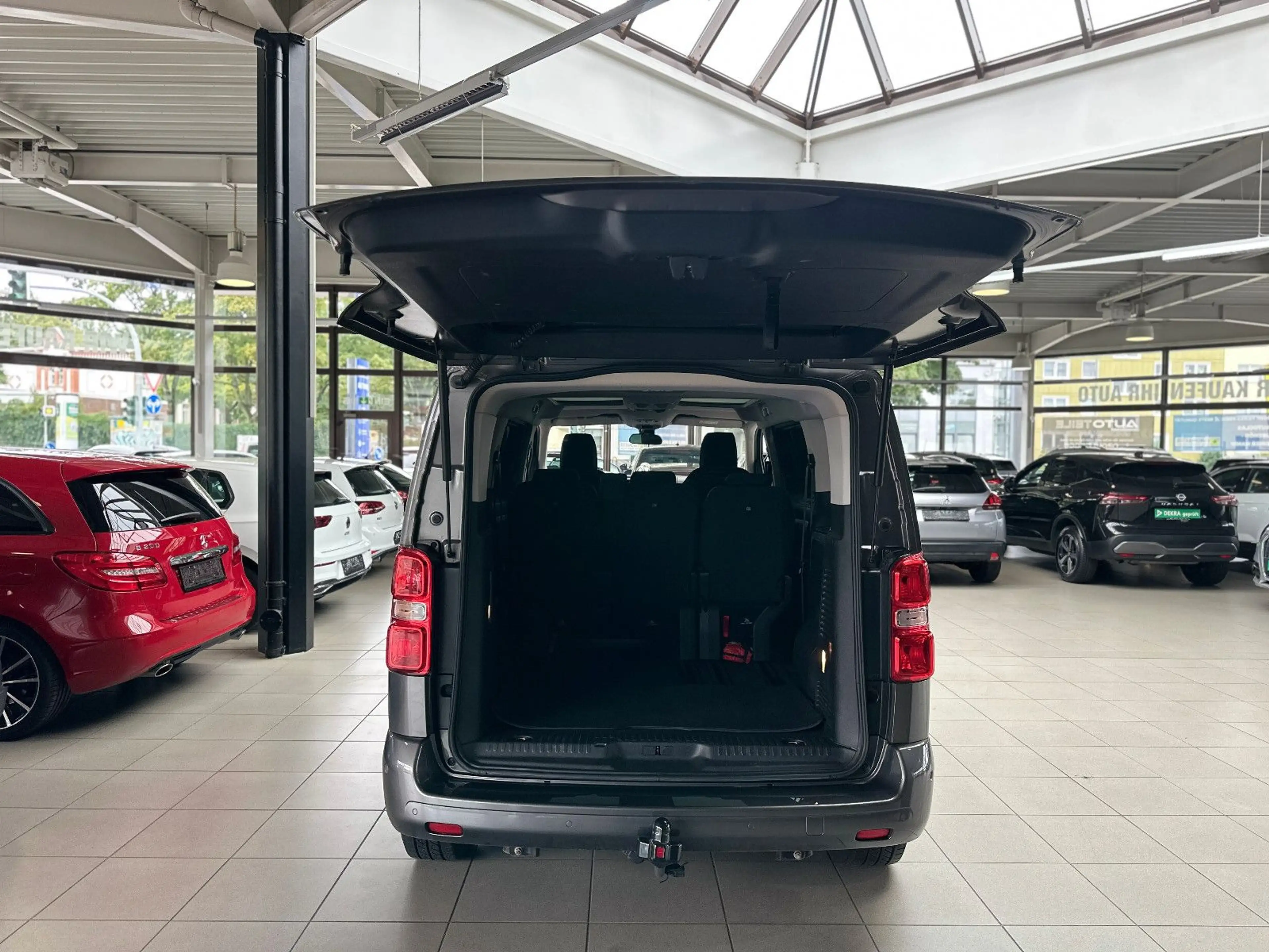 Citroen Spacetourer 2,0 BlueHDi 180 S&S Shine Automatik — photo 10
