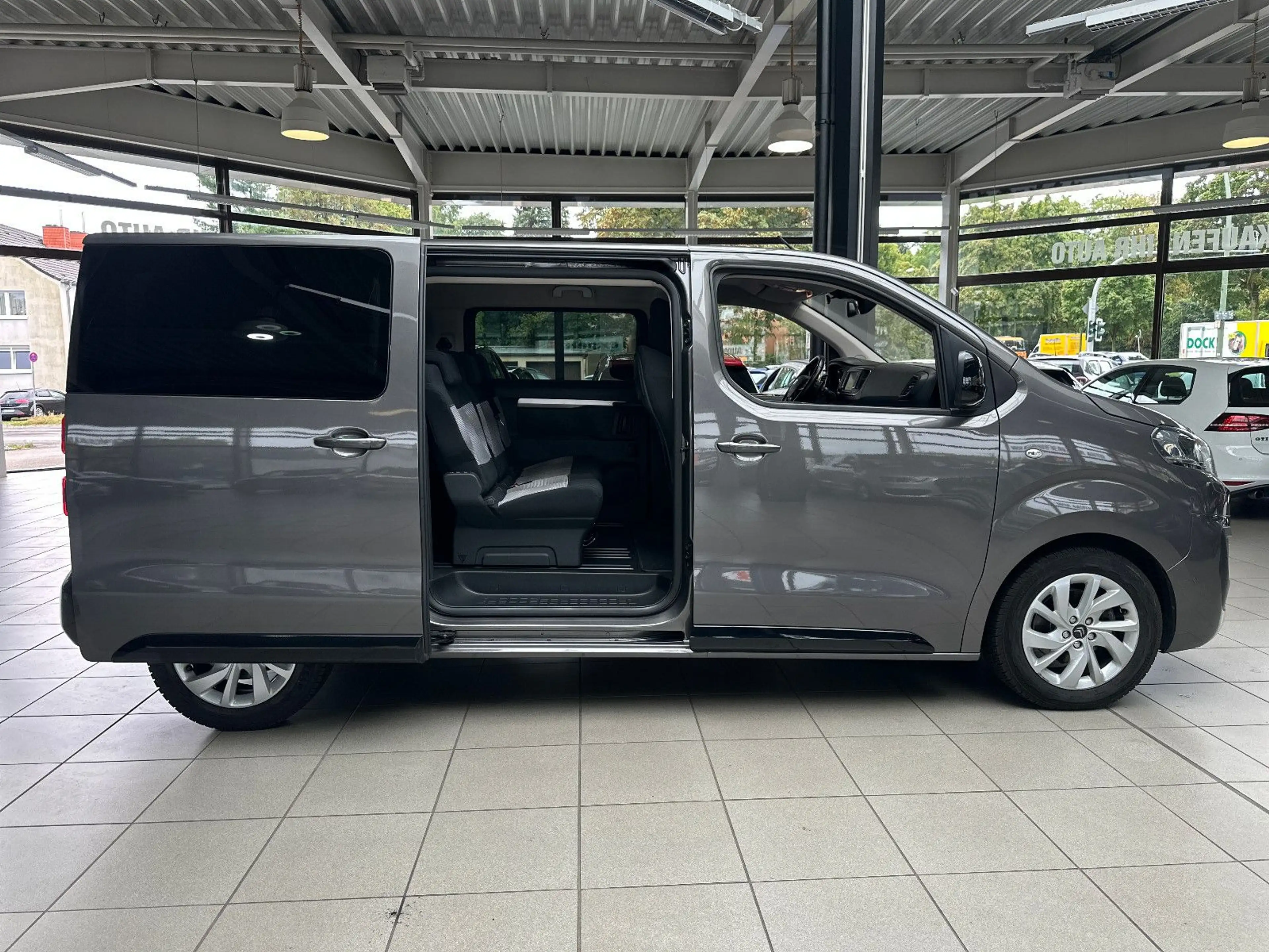 Citroen Spacetourer 2,0 BlueHDi 180 S&S Shine Automatik — photo 6