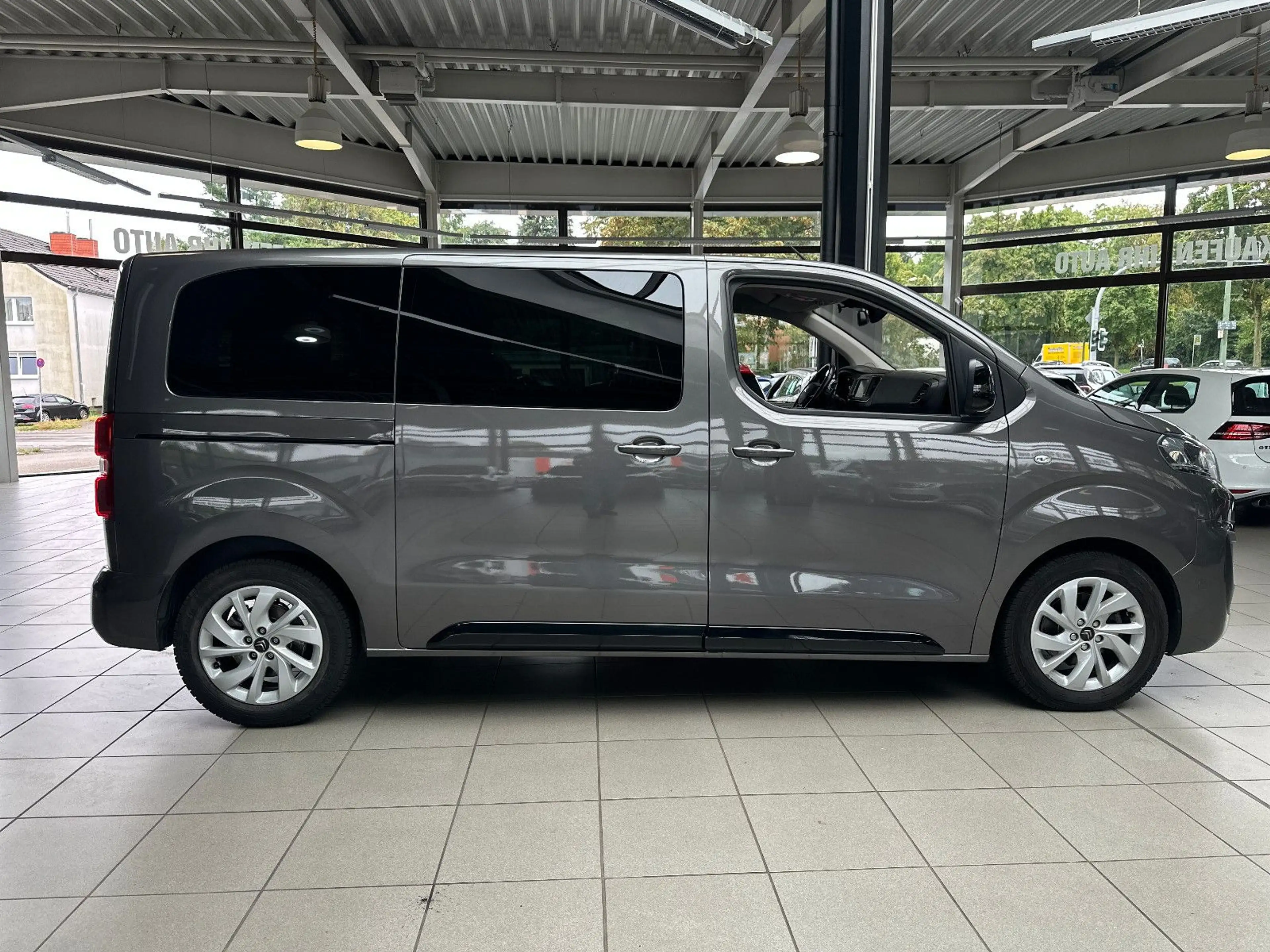 Citroen Spacetourer 2,0 BlueHDi 180 S&S Shine Automatik — photo 4