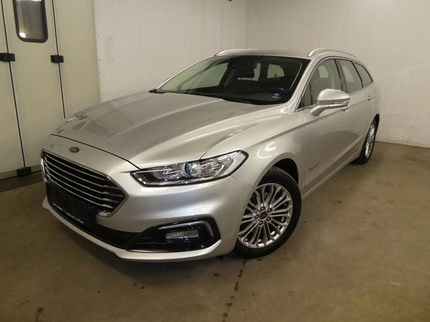 Ford Mondeo 2.0 Hybrid  Aut. Titanium Silber - 1