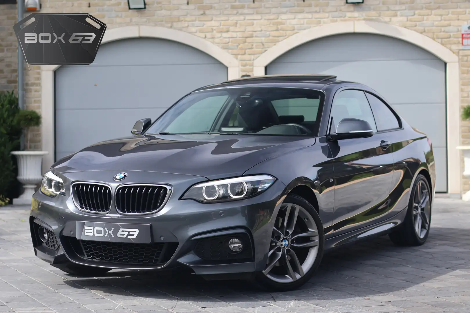 BMW 220 i Coupe *PACK M *TOIT PANO *LED *Carnet Full BMW Grijs - 1