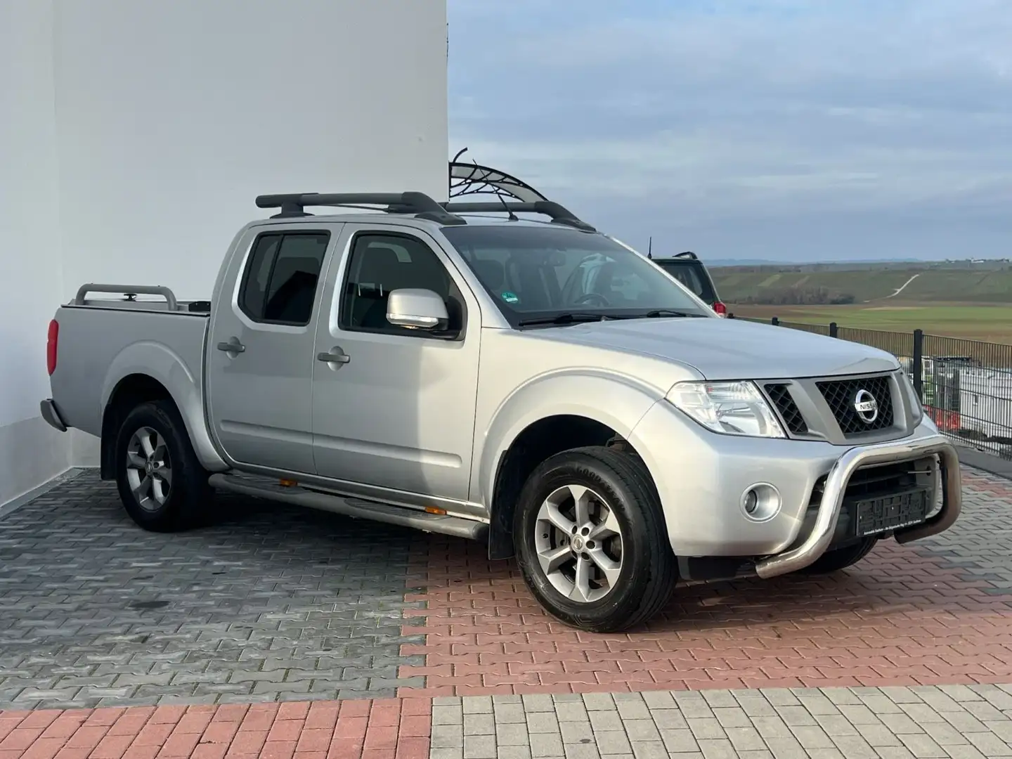 Nissan Navara Pickup PLATINUM EVO LB*FRONTBÜGEL*SHZ* Silber - 1
