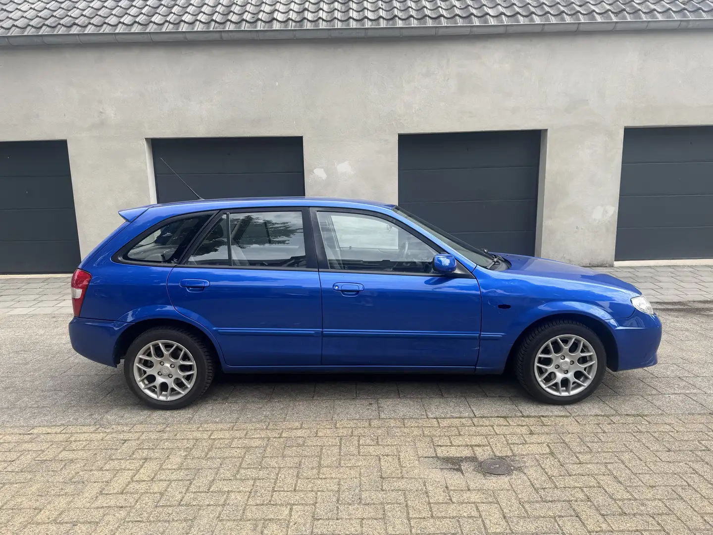 Mazda 323 1.6i Exclusive Синій - 2