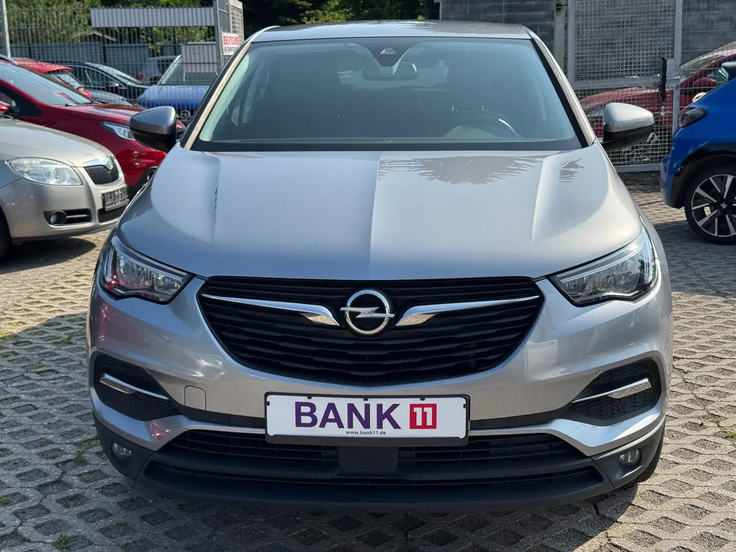 Opel Grandland X 1,2i*Klimaauto.*Navi*AppleCarplay* Grau - 2