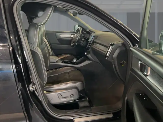Volvo XC40 view 8