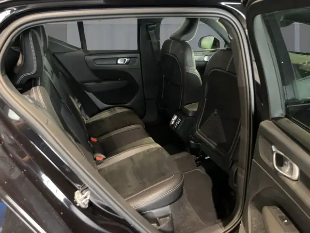 Volvo XC40 view 9