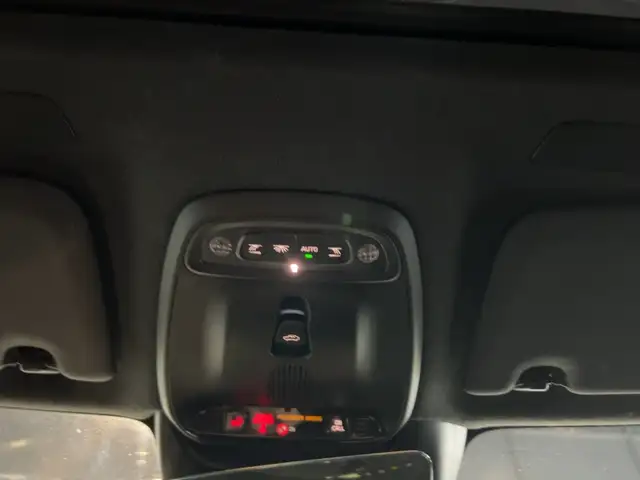 Volvo XC40 view 16