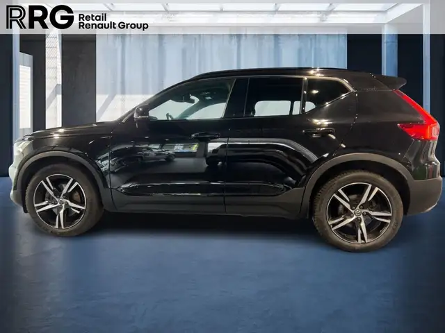 Volvo XC40 view 2