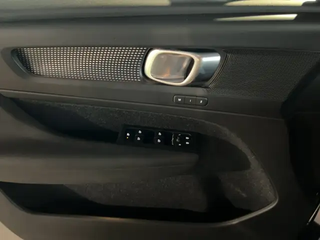 Volvo XC40 view 18