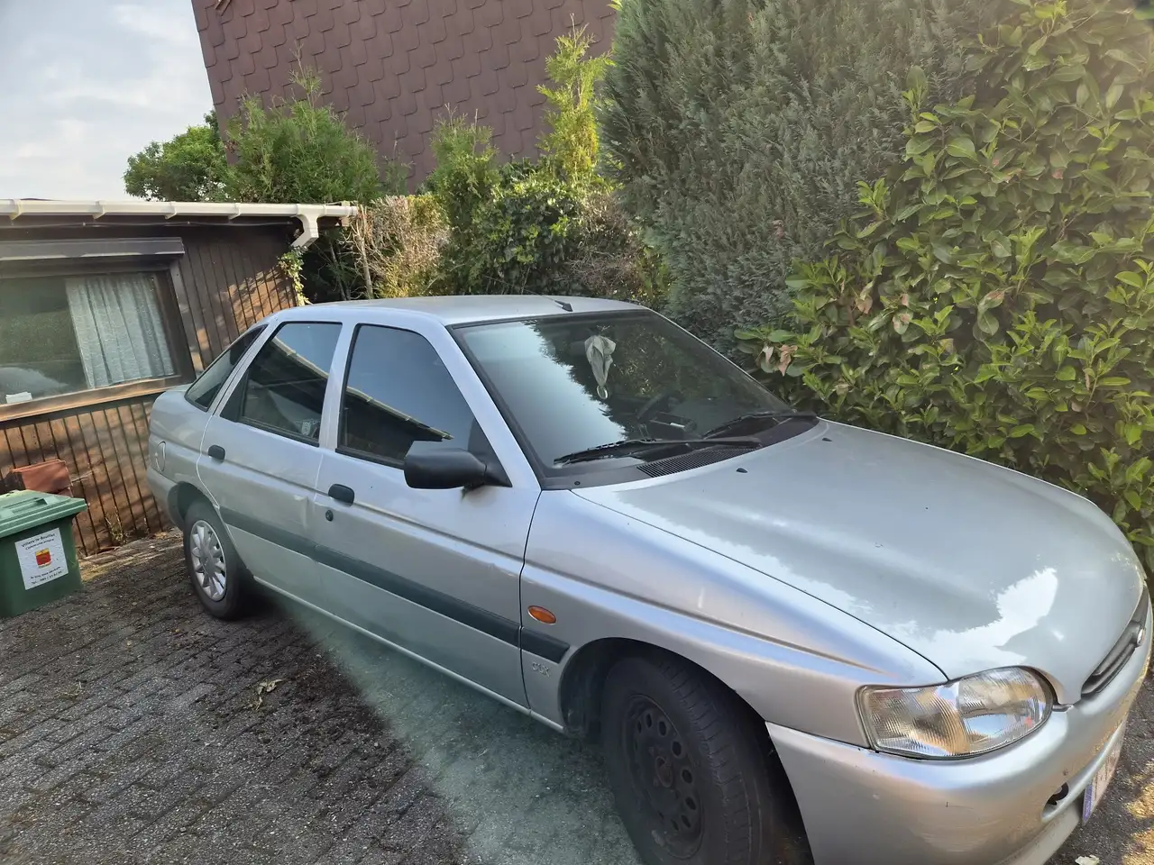 Ford Escort 1.6i 16v CLX, foto 1