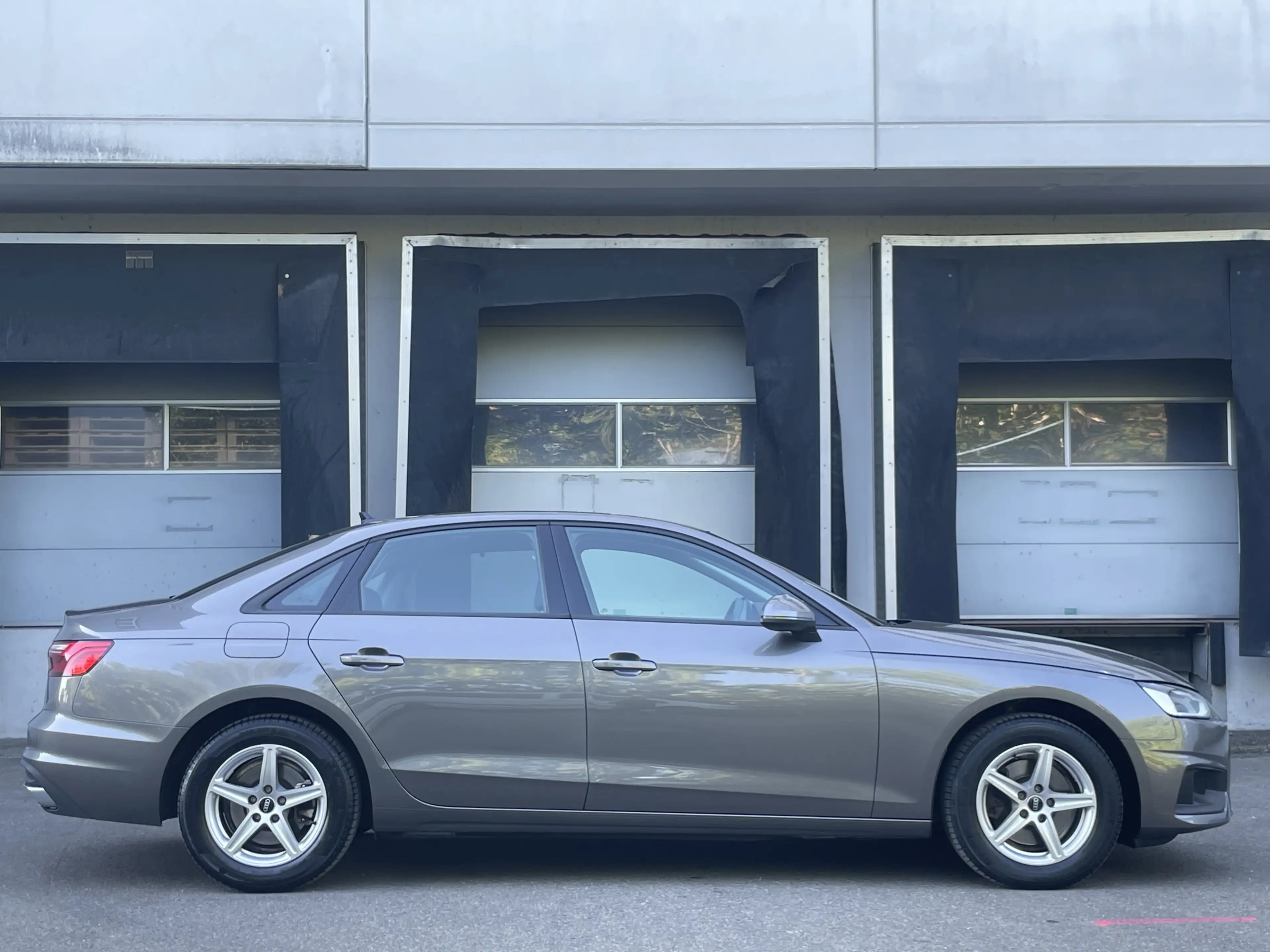 Audi A4 30 TDI LED Navi Sitzheizung Tempomat PDC — photo 7