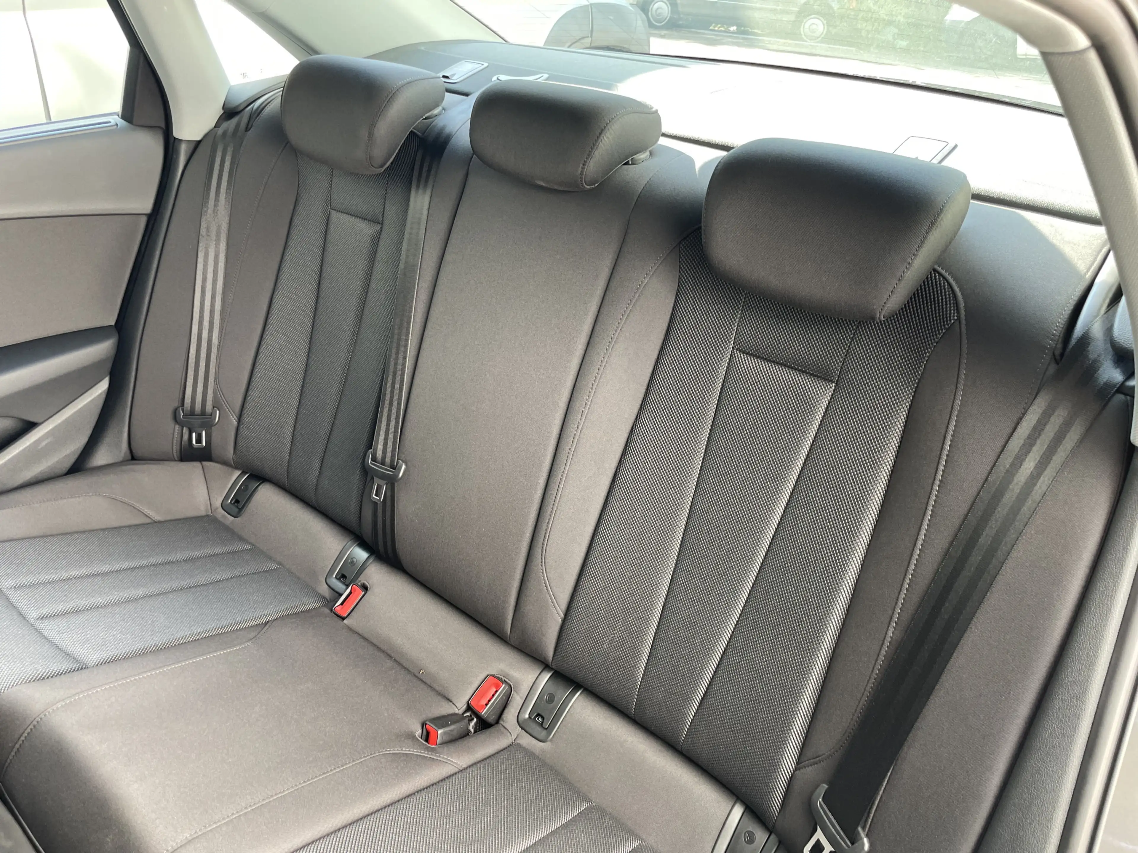 Audi A4 30 TDI LED Navi Sitzheizung Tempomat PDC — photo 15