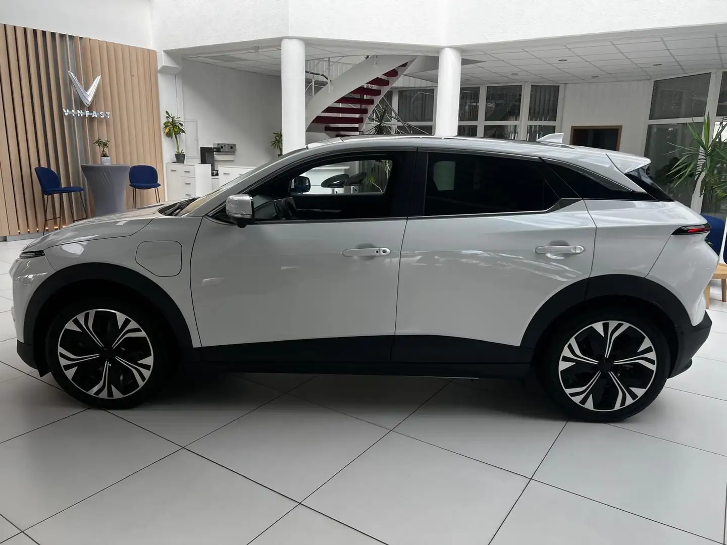 VinFast VF 6 VF6 Plus Weiß - 2