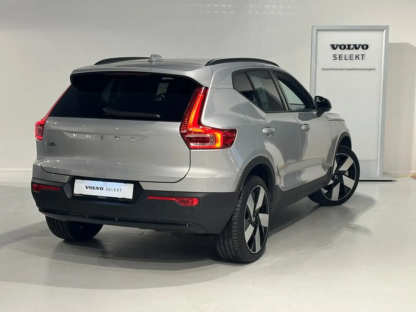 Volvo EX40 Recharge Extended Range + 360 camera Gris - 2