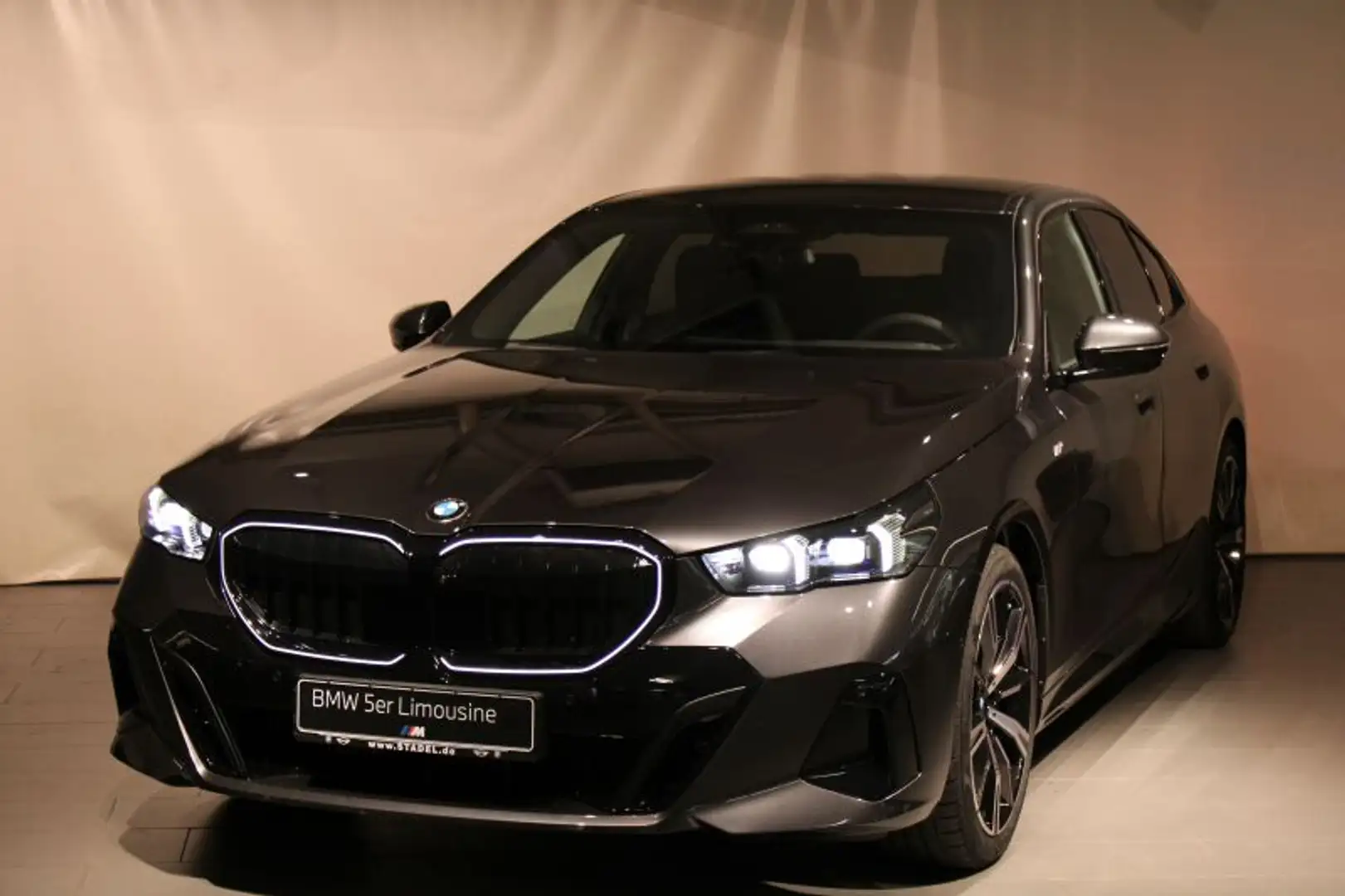 BMW 520 d Limousine M Sportpaket Grau - 2
