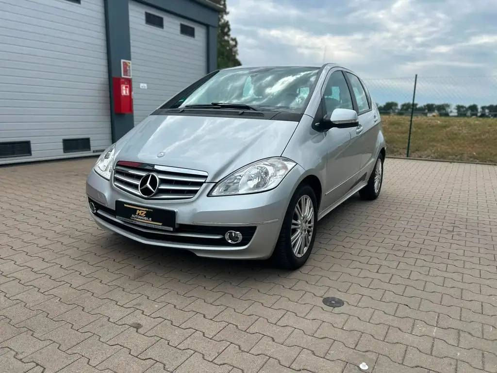 Mercedes-Benz A 170 2011 из Европы — купить под ключ