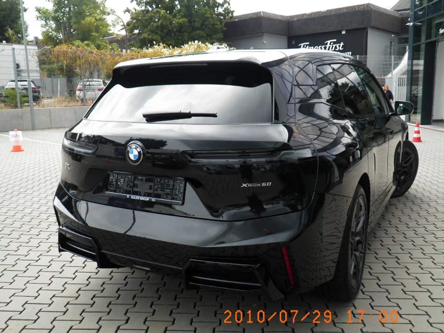 BMW iX xDrive 60 Sportpaket HUD AHK-klappbar AHK Navi Dig Schwarz - 2