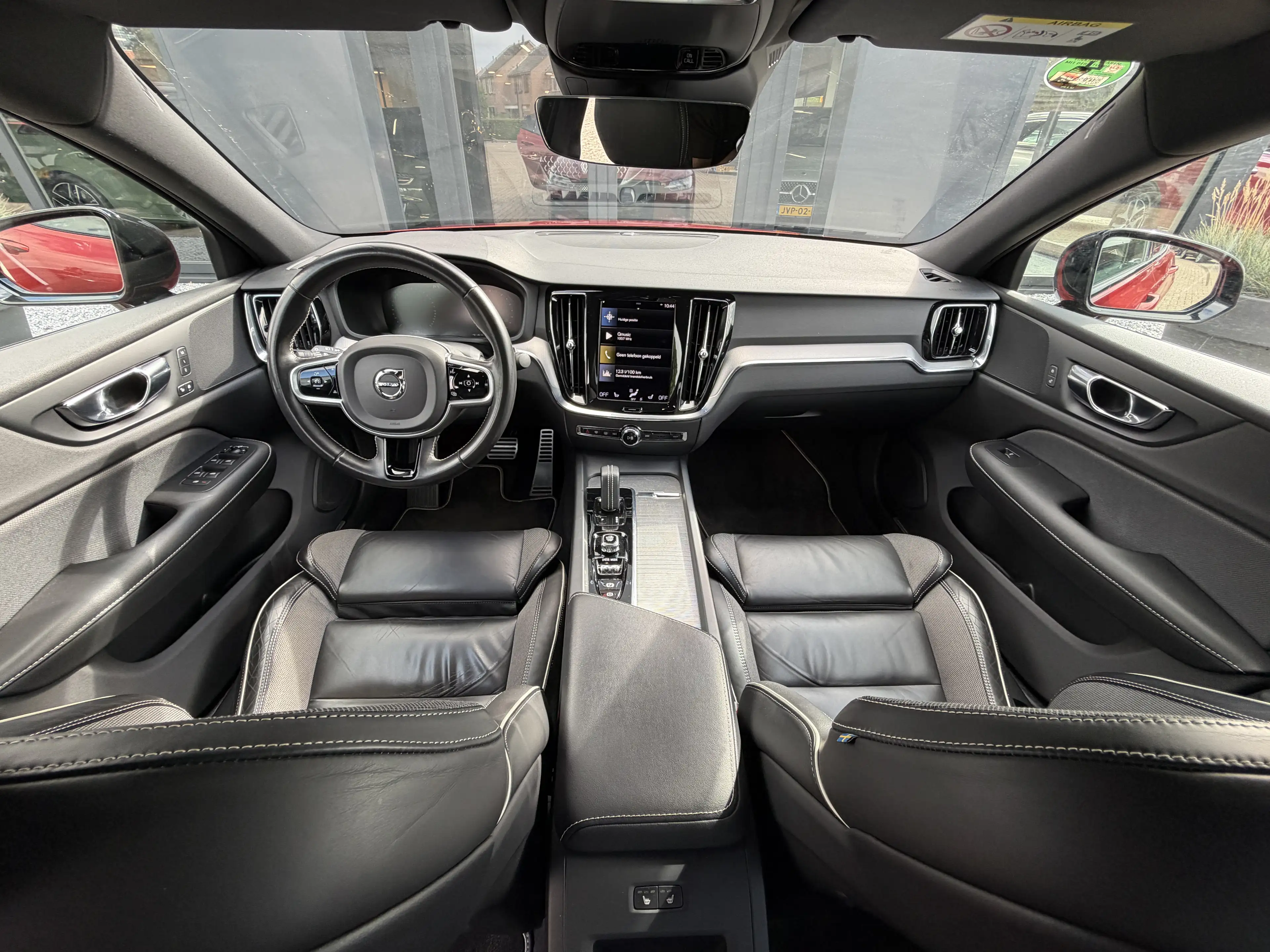 Volvo S60 B3 R-Design — photo 2