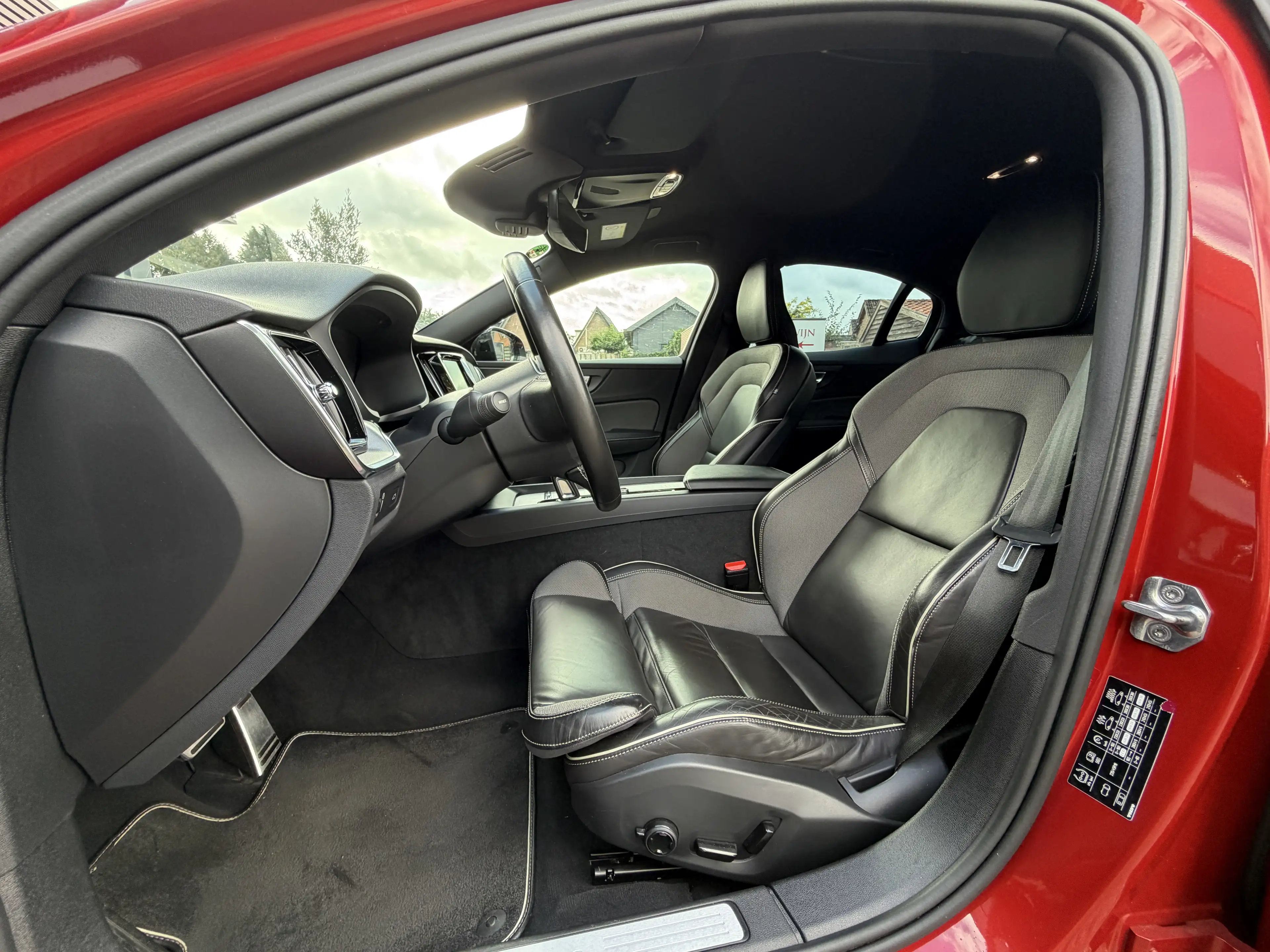 Volvo S60 B3 R-Design — photo 15