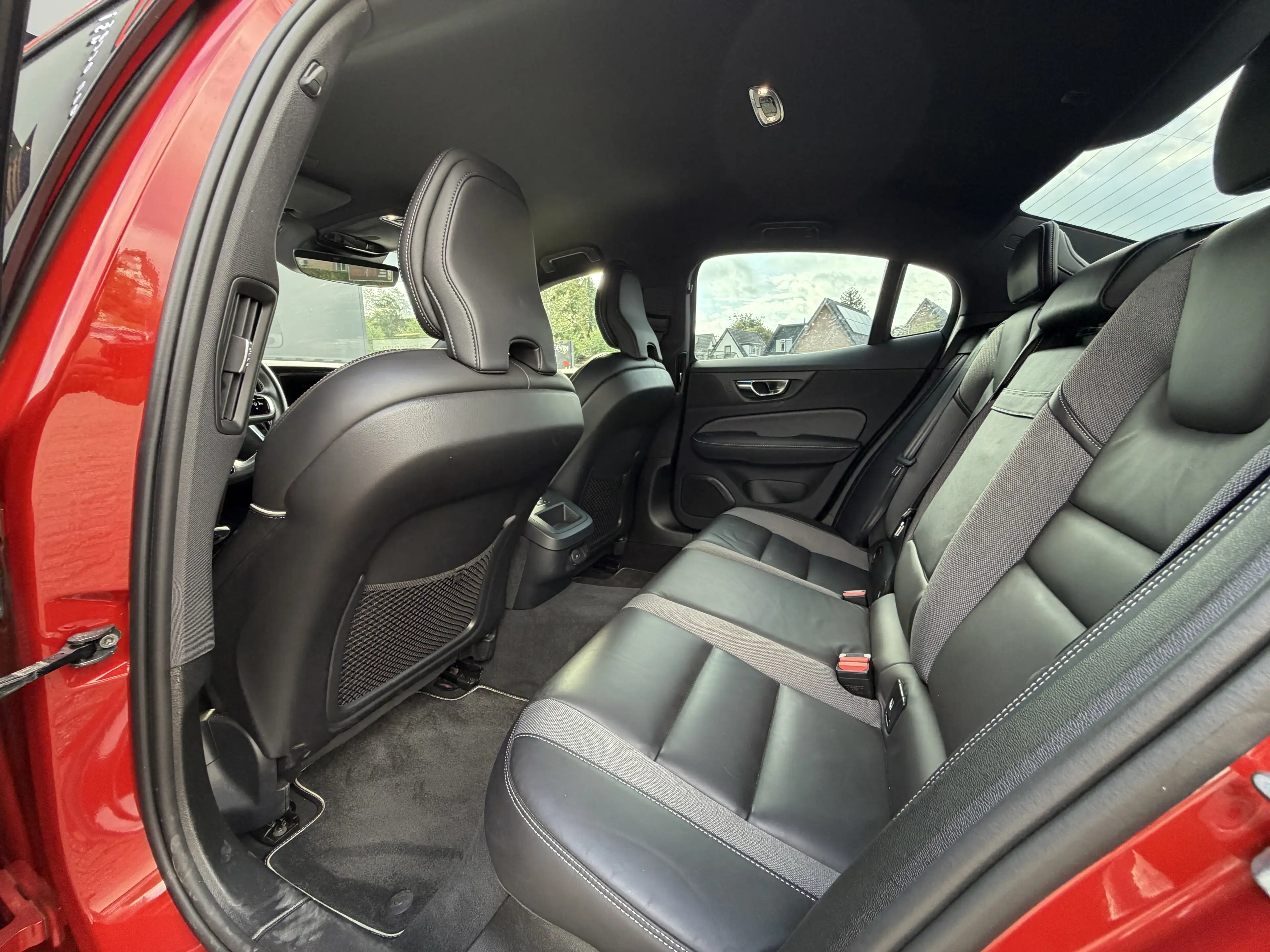Volvo S60 B3 R-Design — photo 13