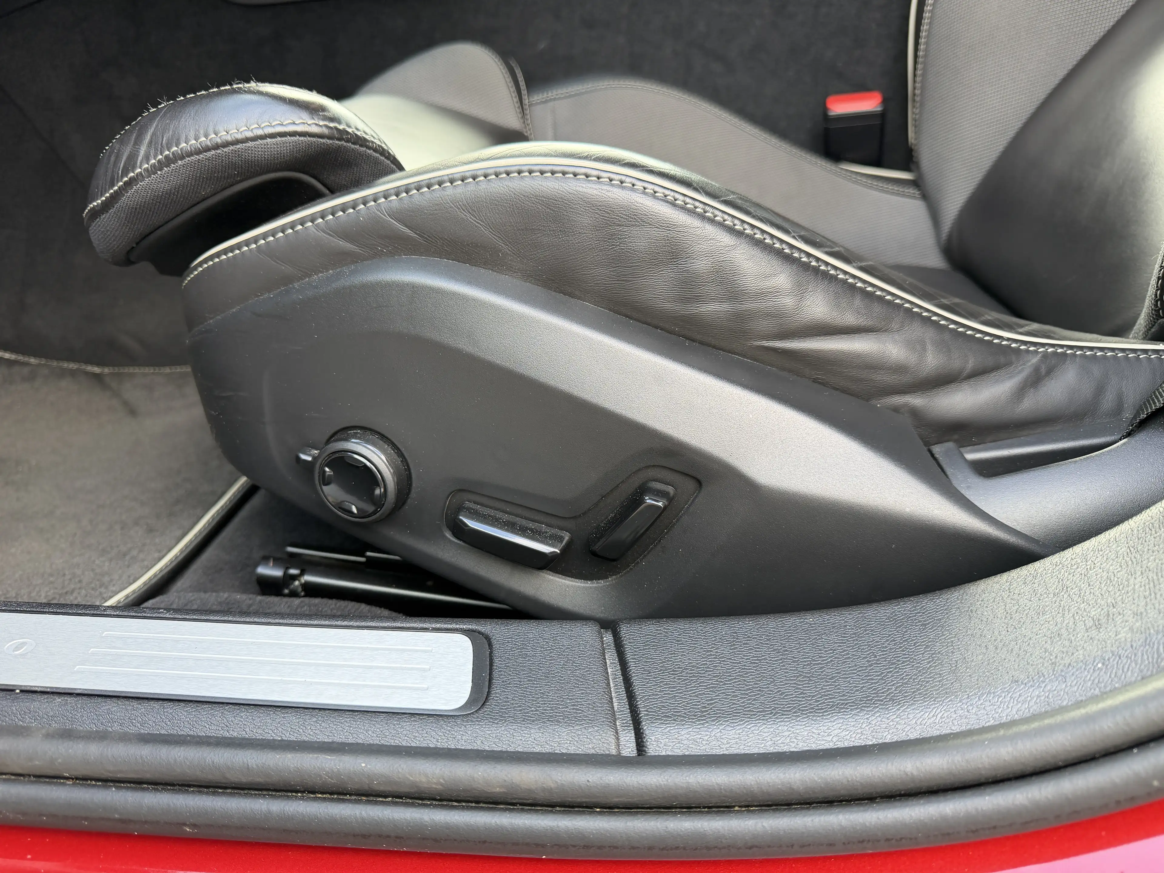 Volvo S60 B3 R-Design — photo 11