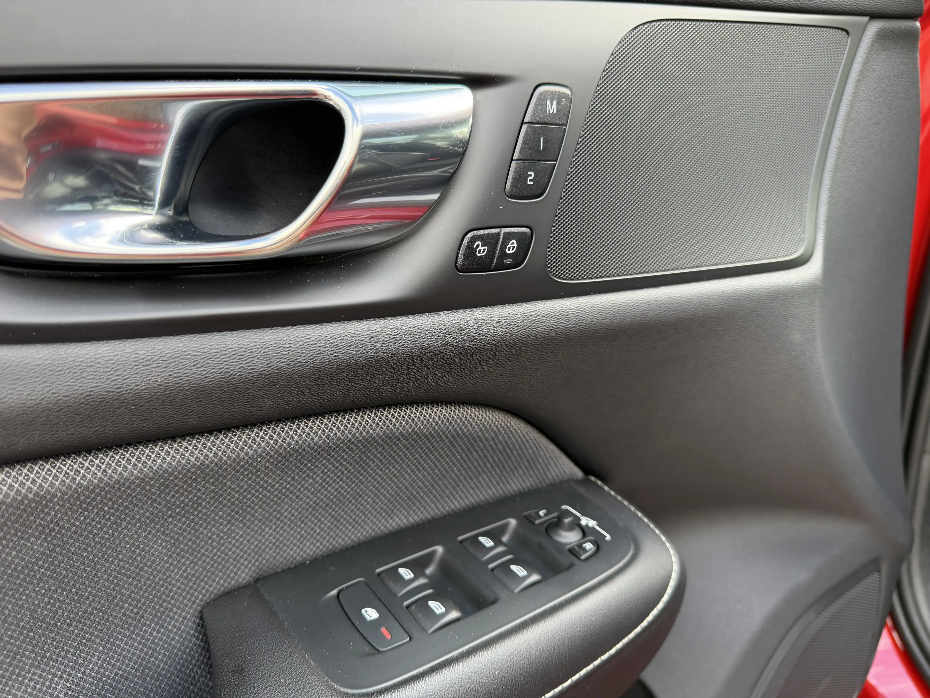 Volvo S60 B3 R-Design — photo 12