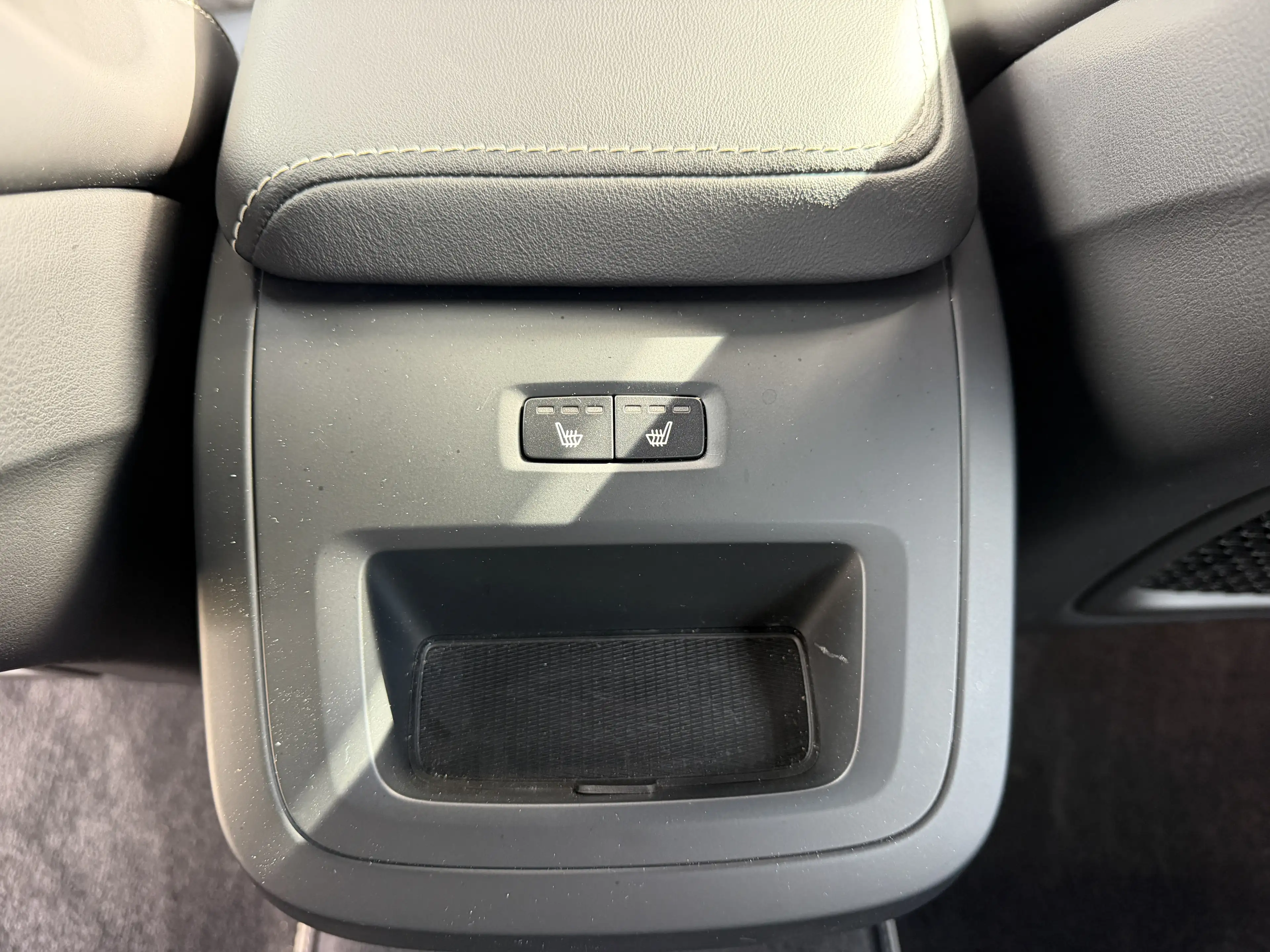 Volvo S60 B3 R-Design — photo 14