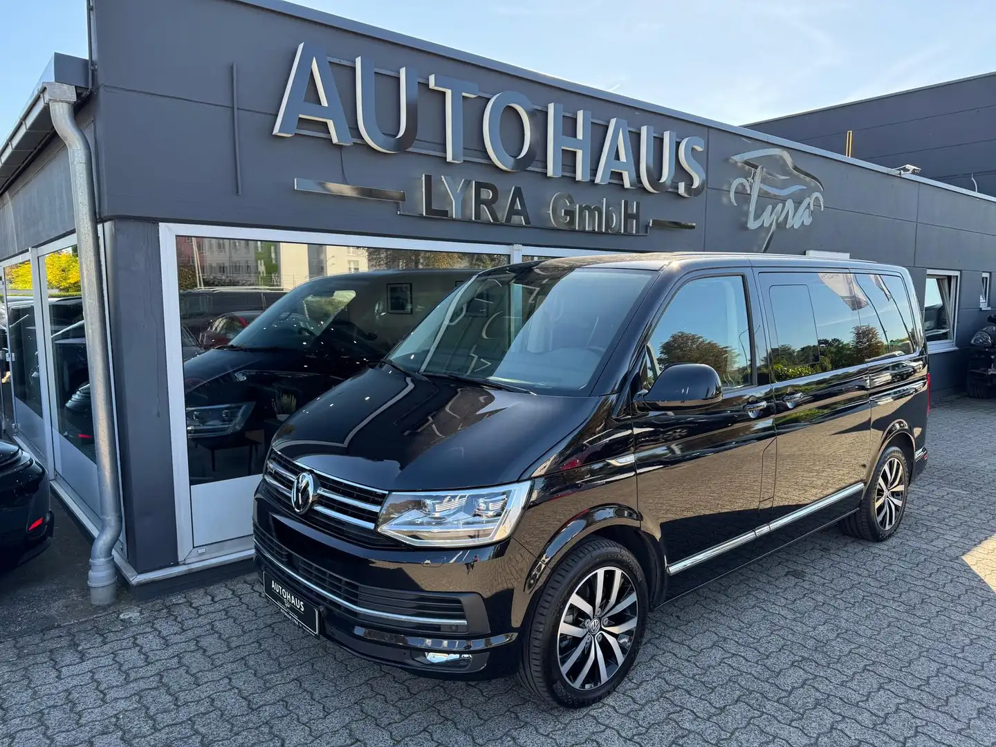 Volkswagen T6 Multivan 2.0 TDI DSG 4 Motion Highline Schwarz - 2