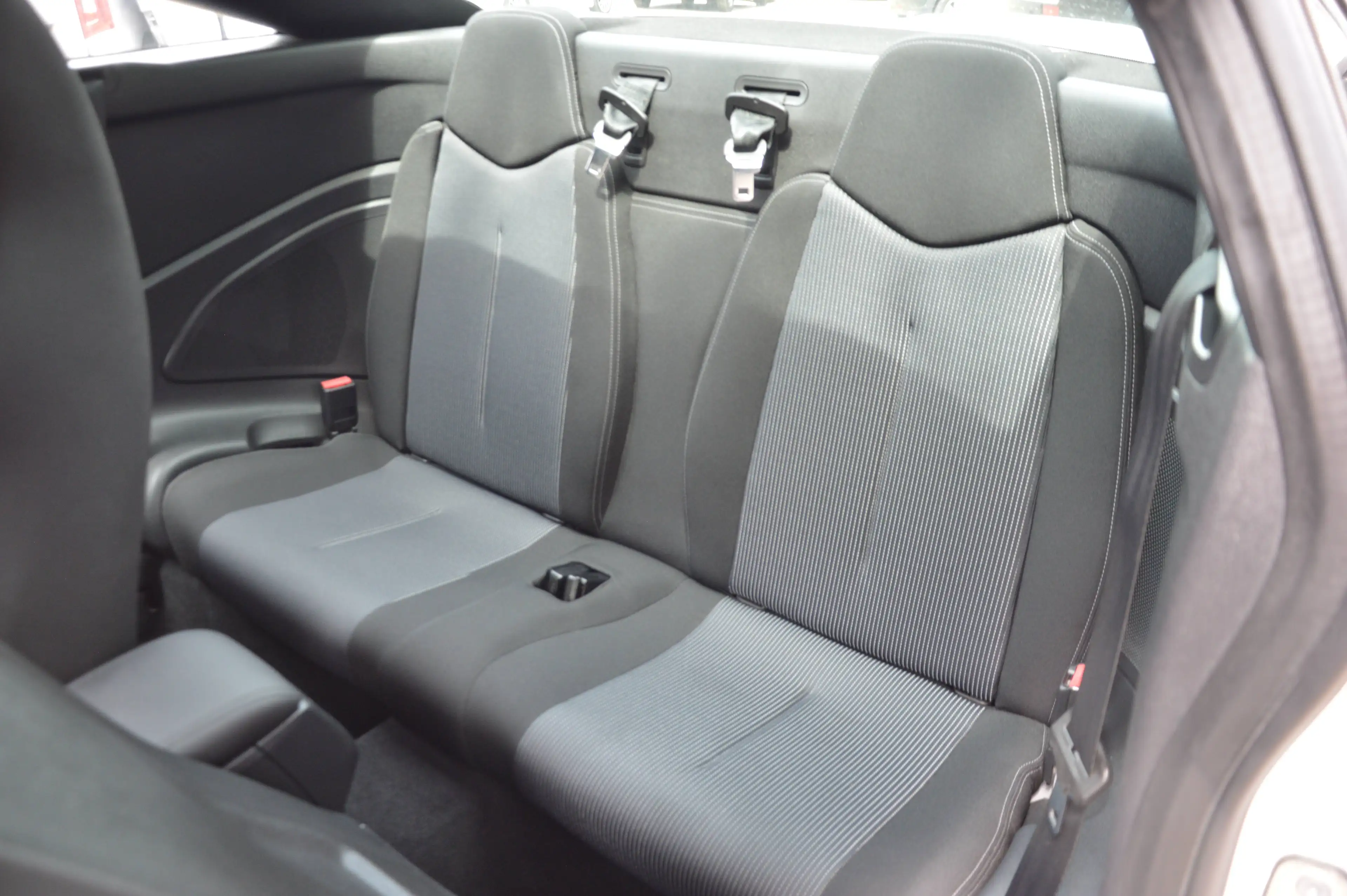 Peugeot RCZ 1.6 THP NAV SENS AR CLIM CRUIS 41.821KM — photo 9
