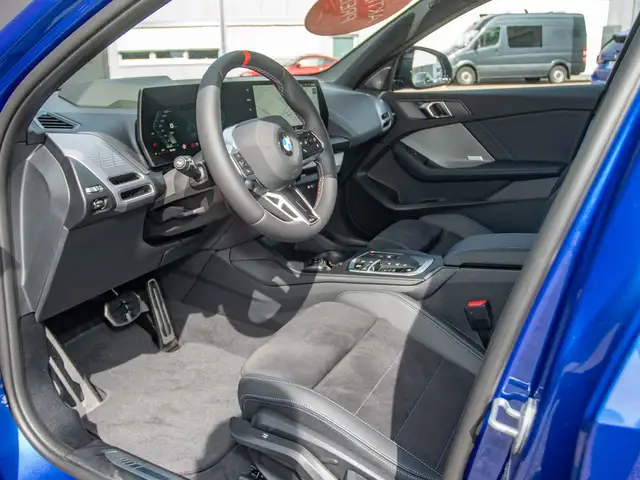 BMW 1 Series view 3