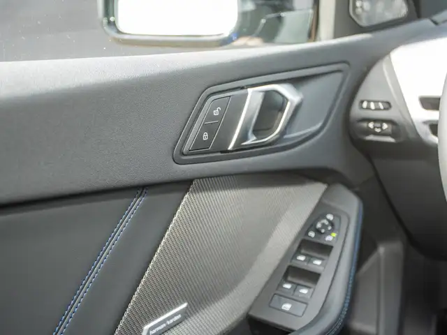 BMW 1 Series view 9