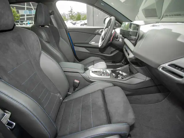 BMW 1 Series view 4