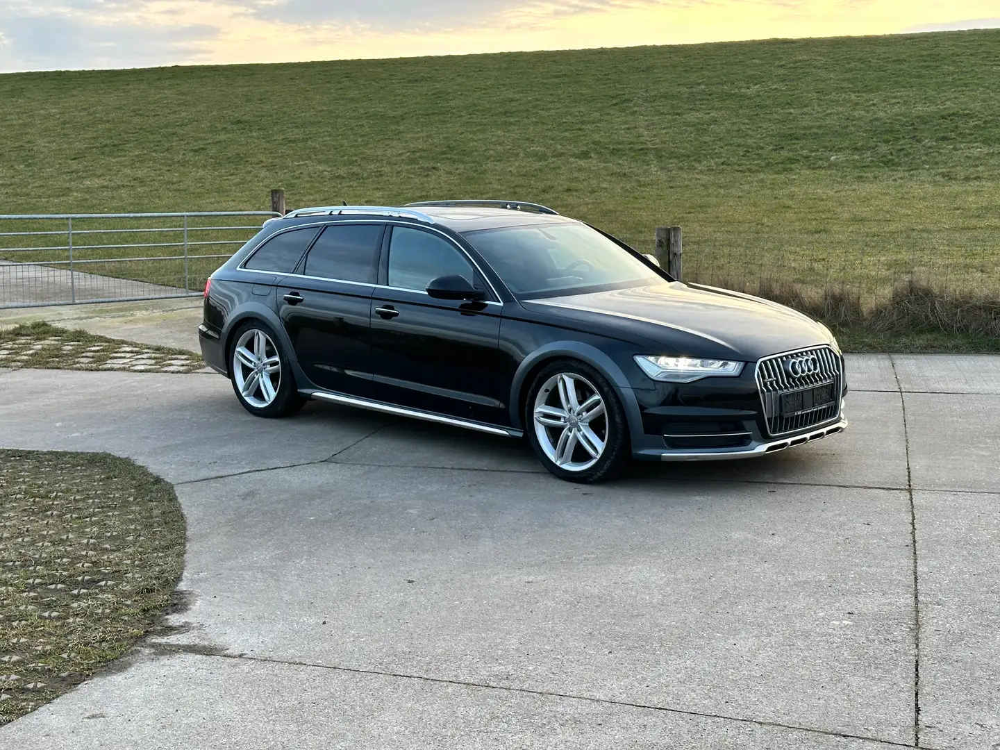 Audi A6 allroad A6 allroad quattro 3.0 TDI LED, AHK, PANO Black - 2
