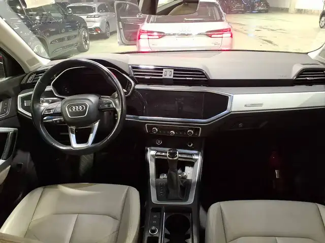 Audi Q3 view 4